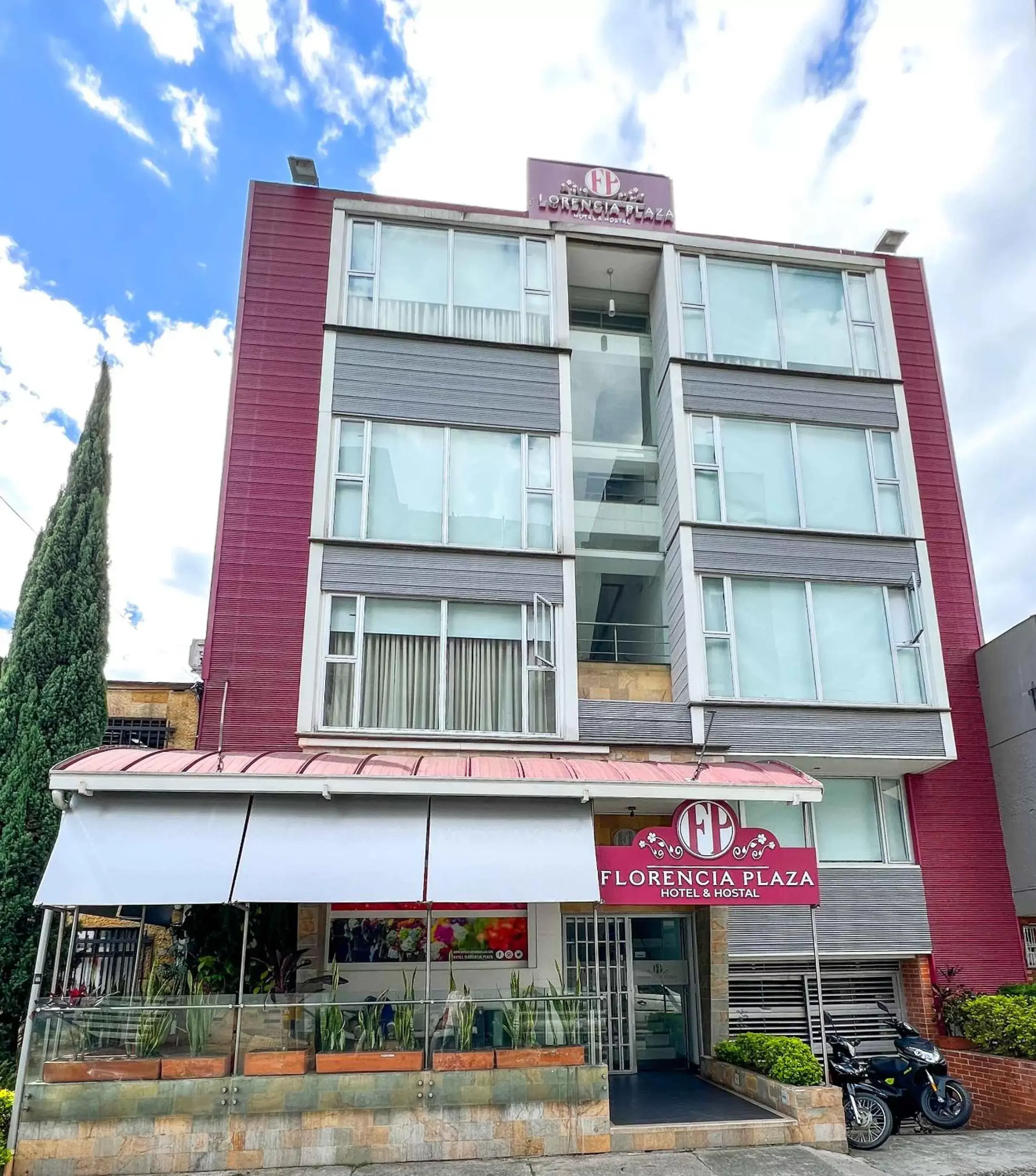 Facade/entrance, Property Building in Hotel Florencia Plaza