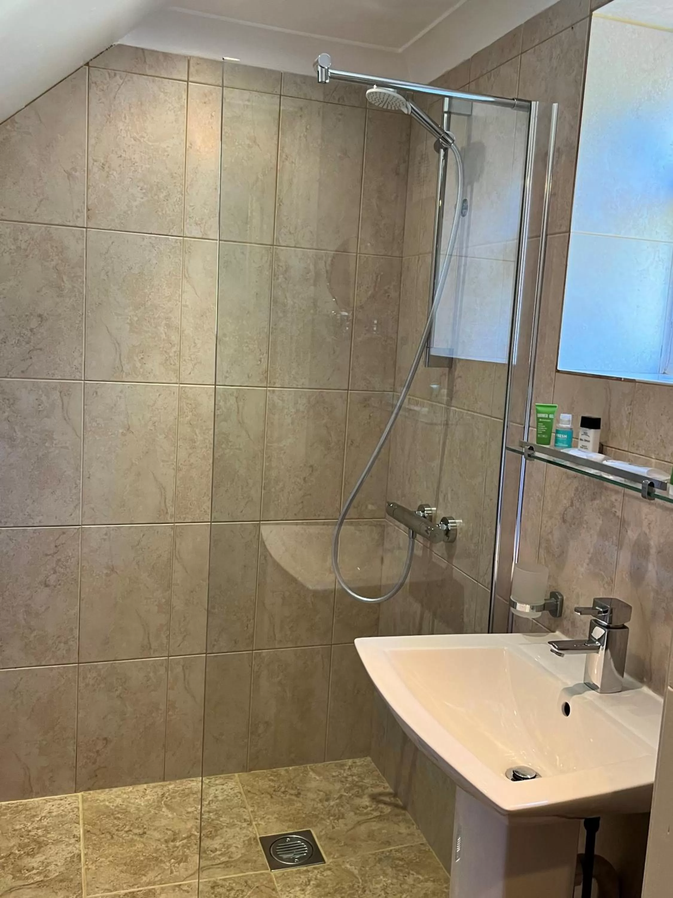 Bathroom in The Kings Arms Inn