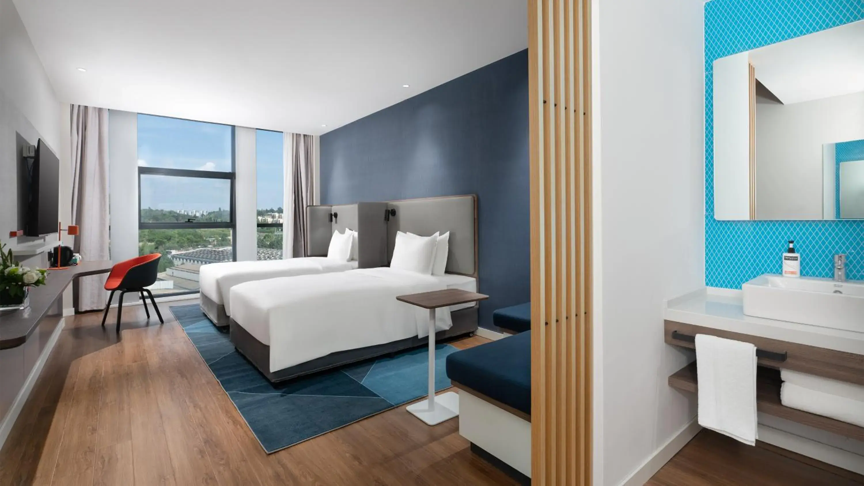 Bedroom, Bed in Holiday Inn Express Kunming Panlong by IHG Bedroom, Bed in Holiday Inn Express Kunming Panlong by IHG