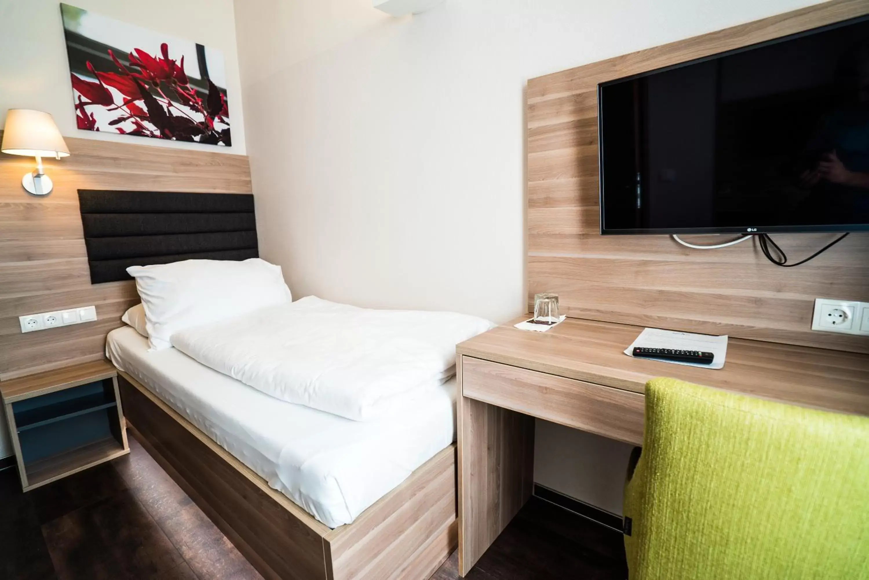 Bed in Hotel Marc Aurel - Newly refurbished