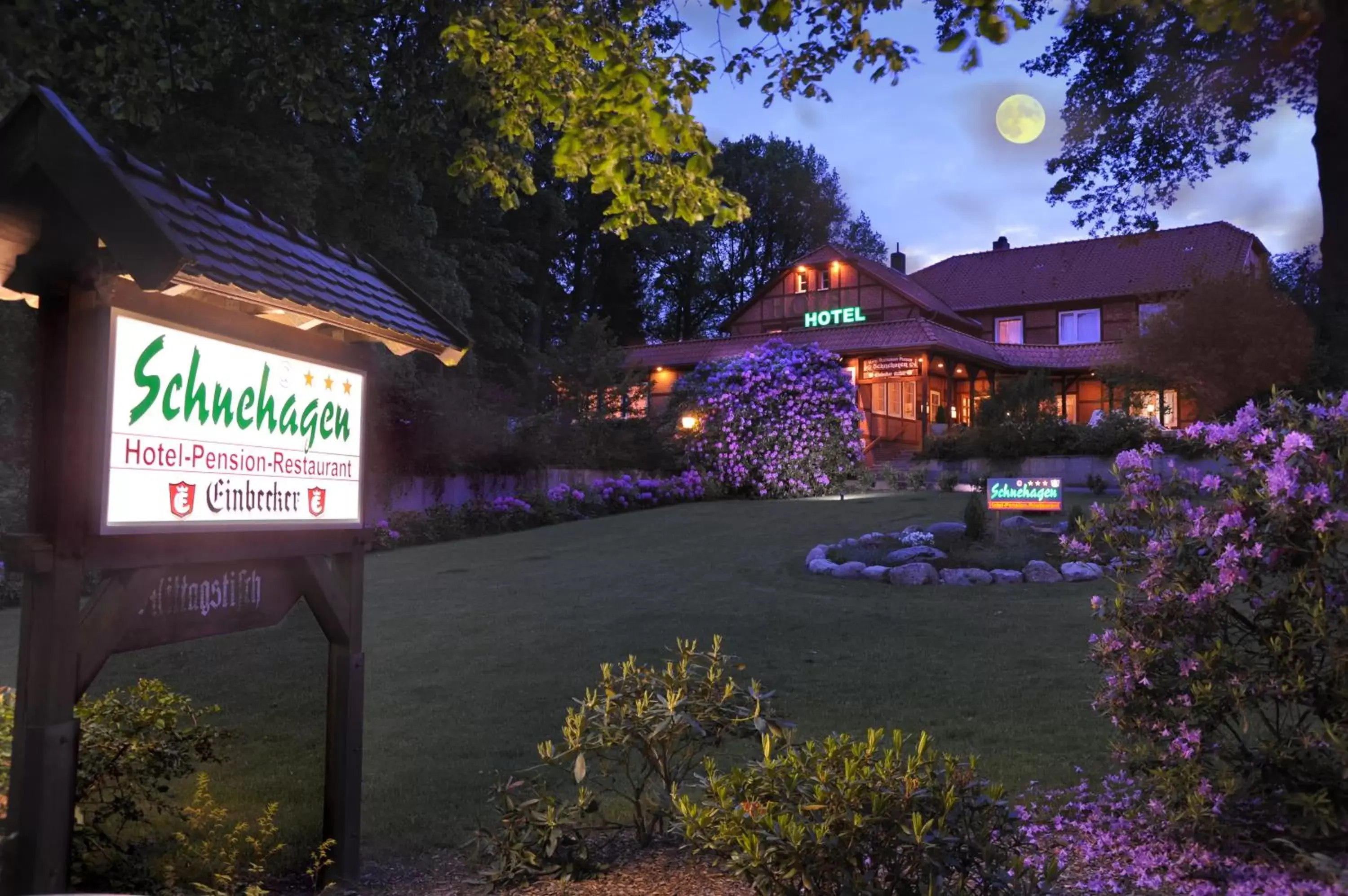 Facade/entrance, Property Building in Hotel Schnehagen