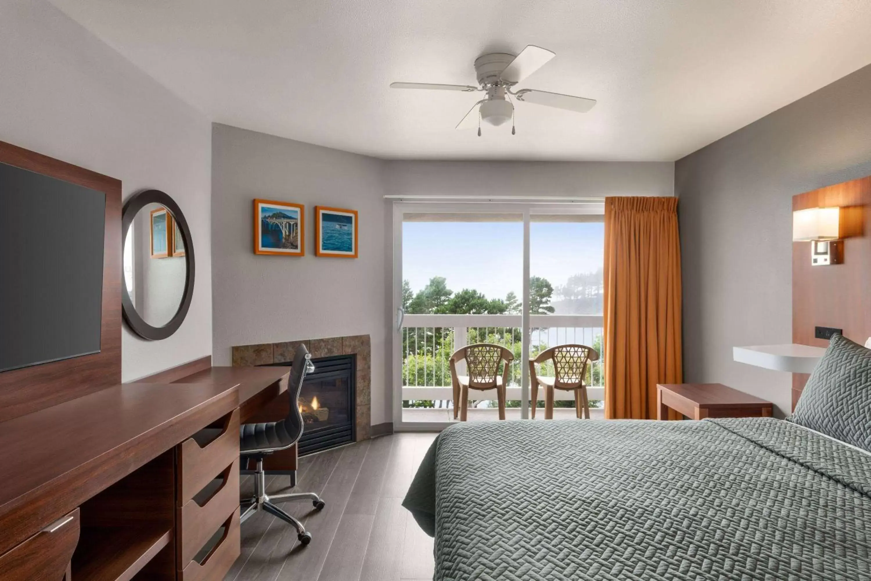 Photo of the whole room in Travelodge by Wyndham Depoe Bay