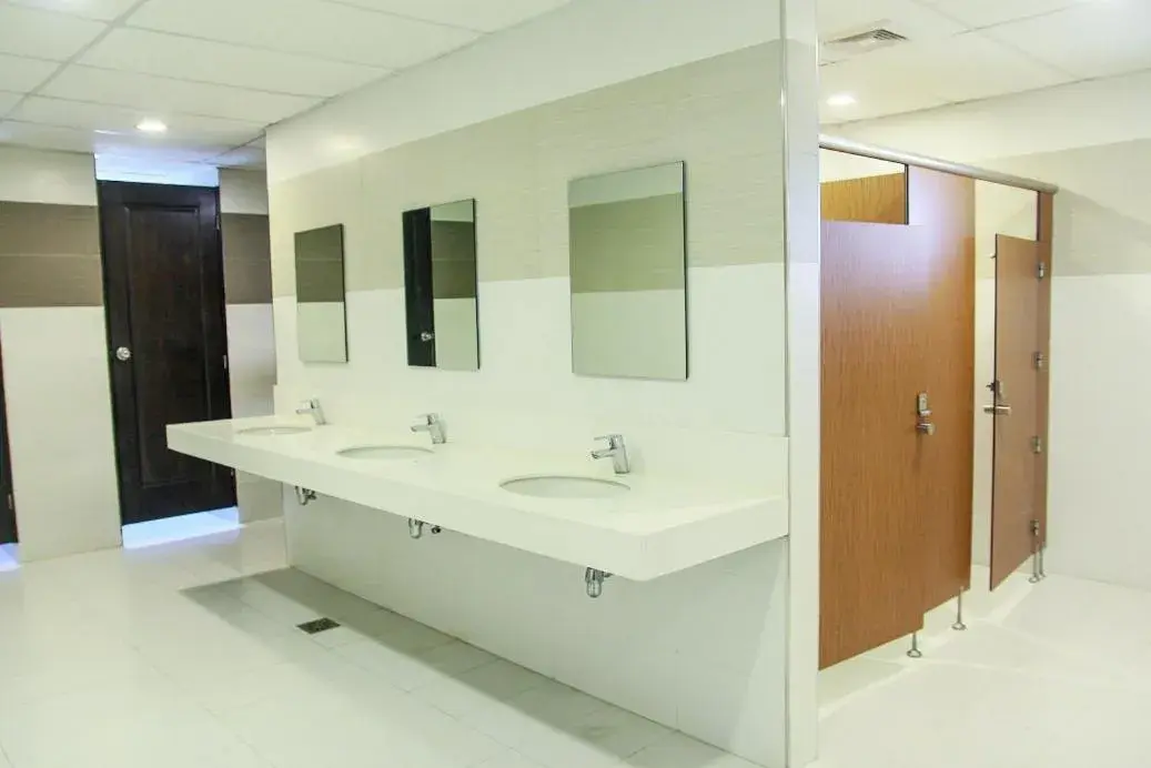 Bathroom in Sugbutel Family Hotel