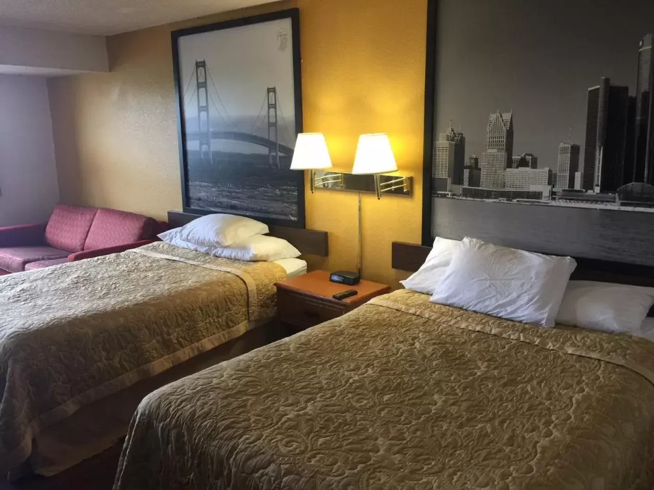 Photo of the whole room, Bed in Super 8 by Wyndham Canton/Livonia Area