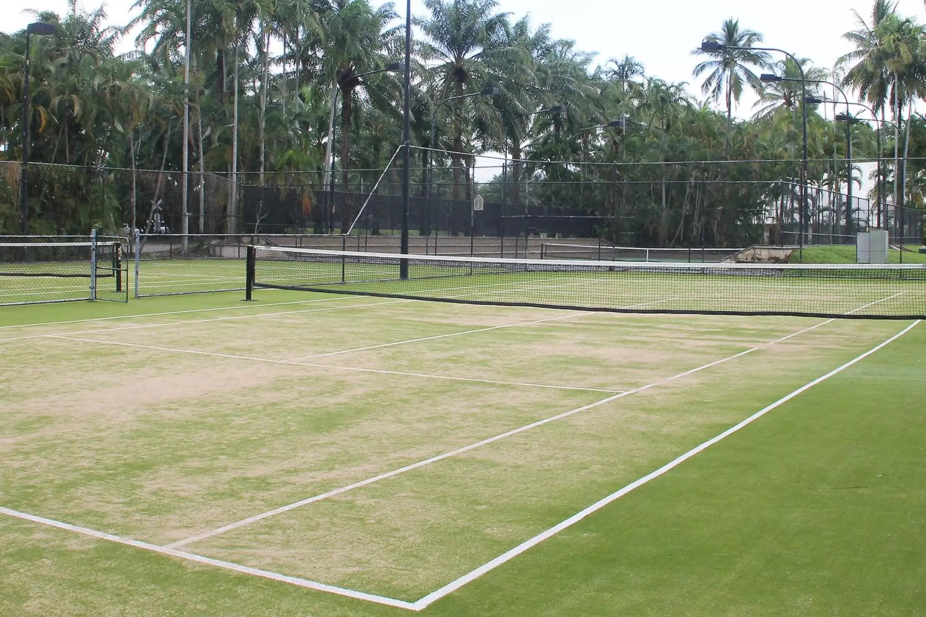 Tennis court, Tennis/Squash in Sheraton Grand Mirage Resort, Port Douglas
