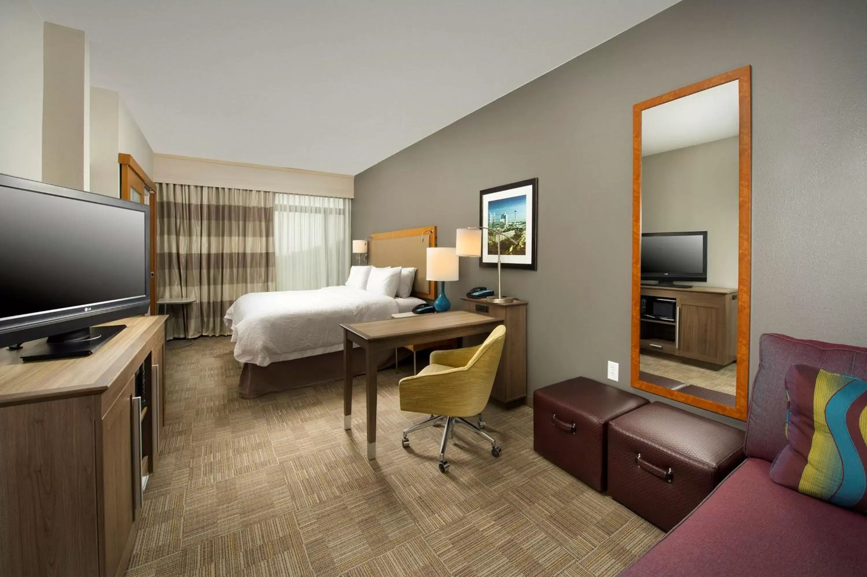 Bed, TV/Entertainment Center in Hampton Inn & Suites San Antonio Northwest/Medical Center