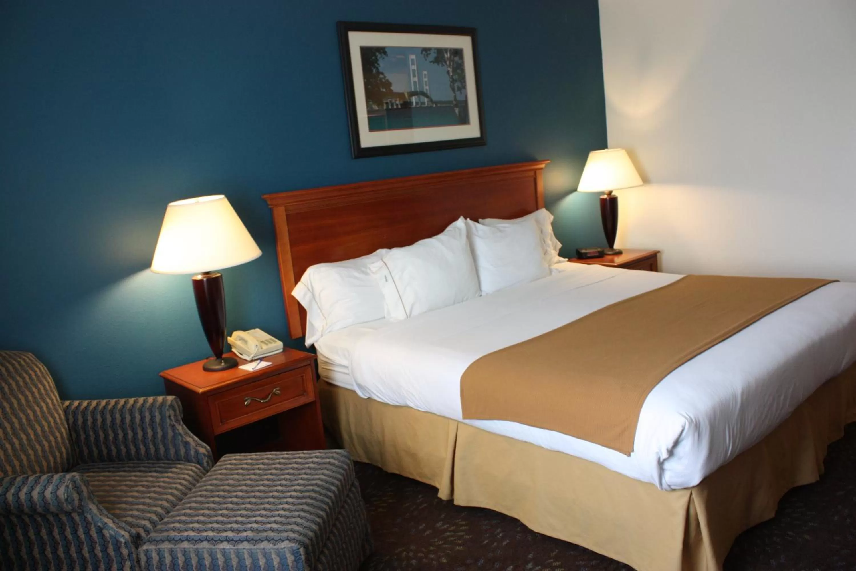 Photo of the whole room, Bed in Holiday Inn Express Mackinaw City by IHG