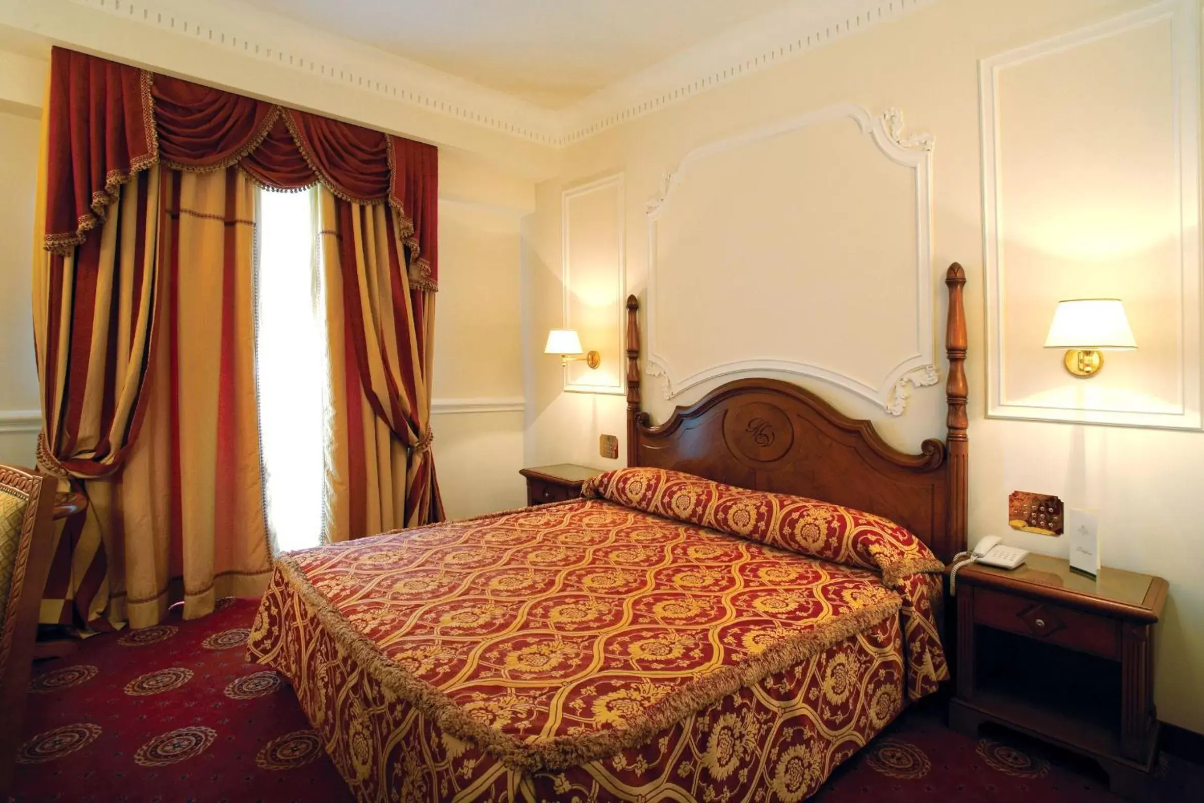 Photo of the whole room, Bed in Grand Hotel Vanvitelli