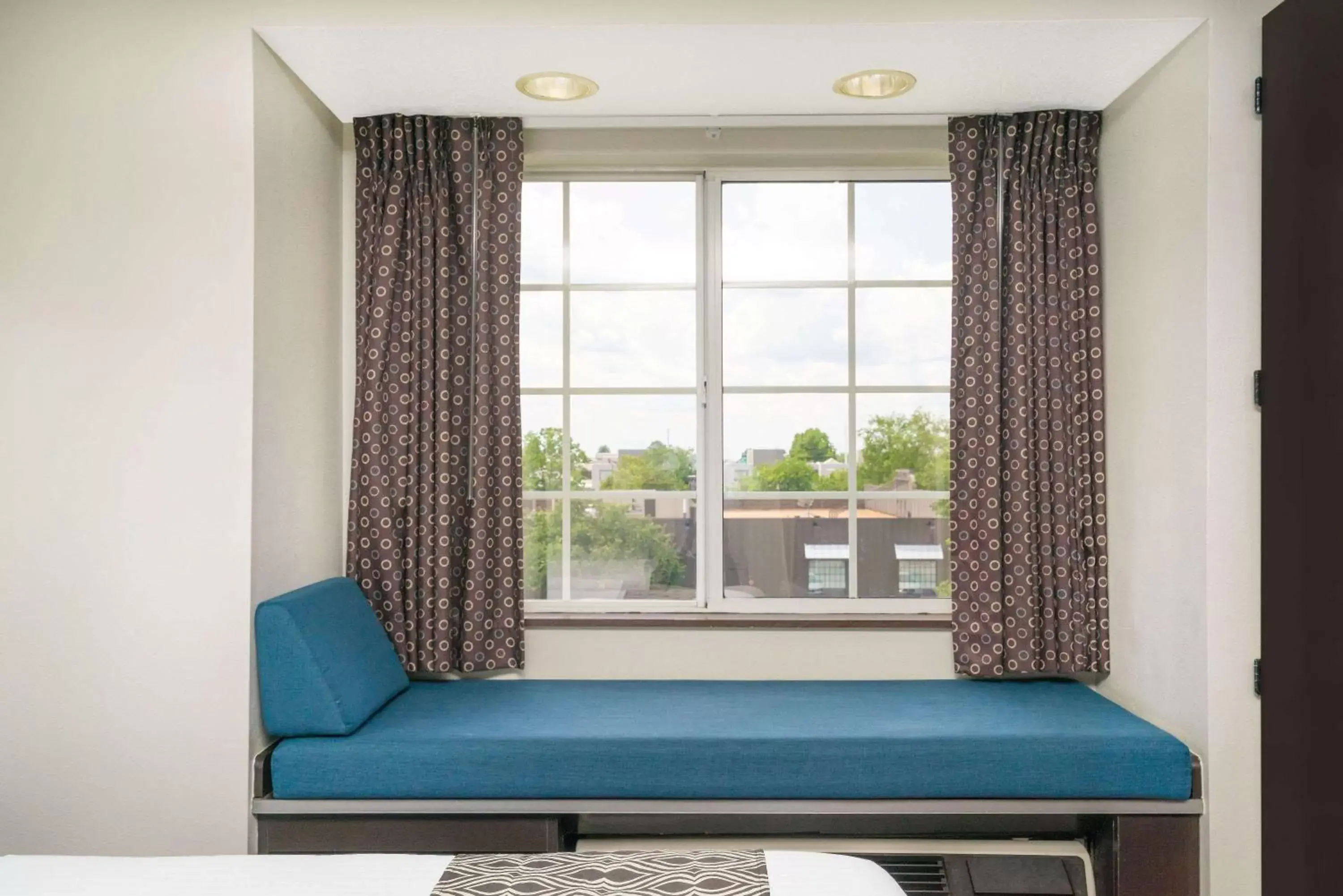 Decorative detail, Seating Area in Microtel Inn Bowling Green