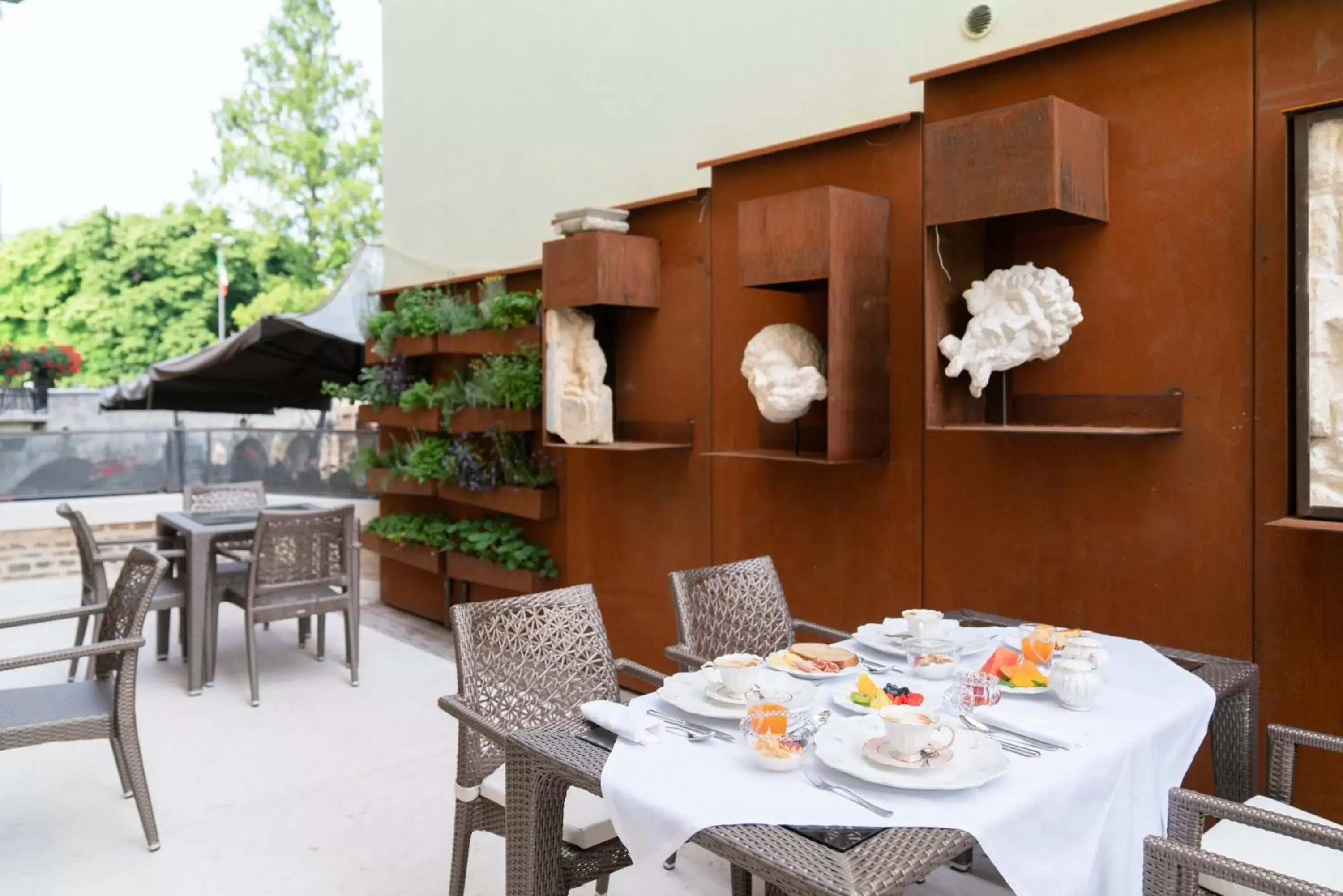 Restaurant/Places to Eat in Regia Rosetta - Royal Rooms Borghetto