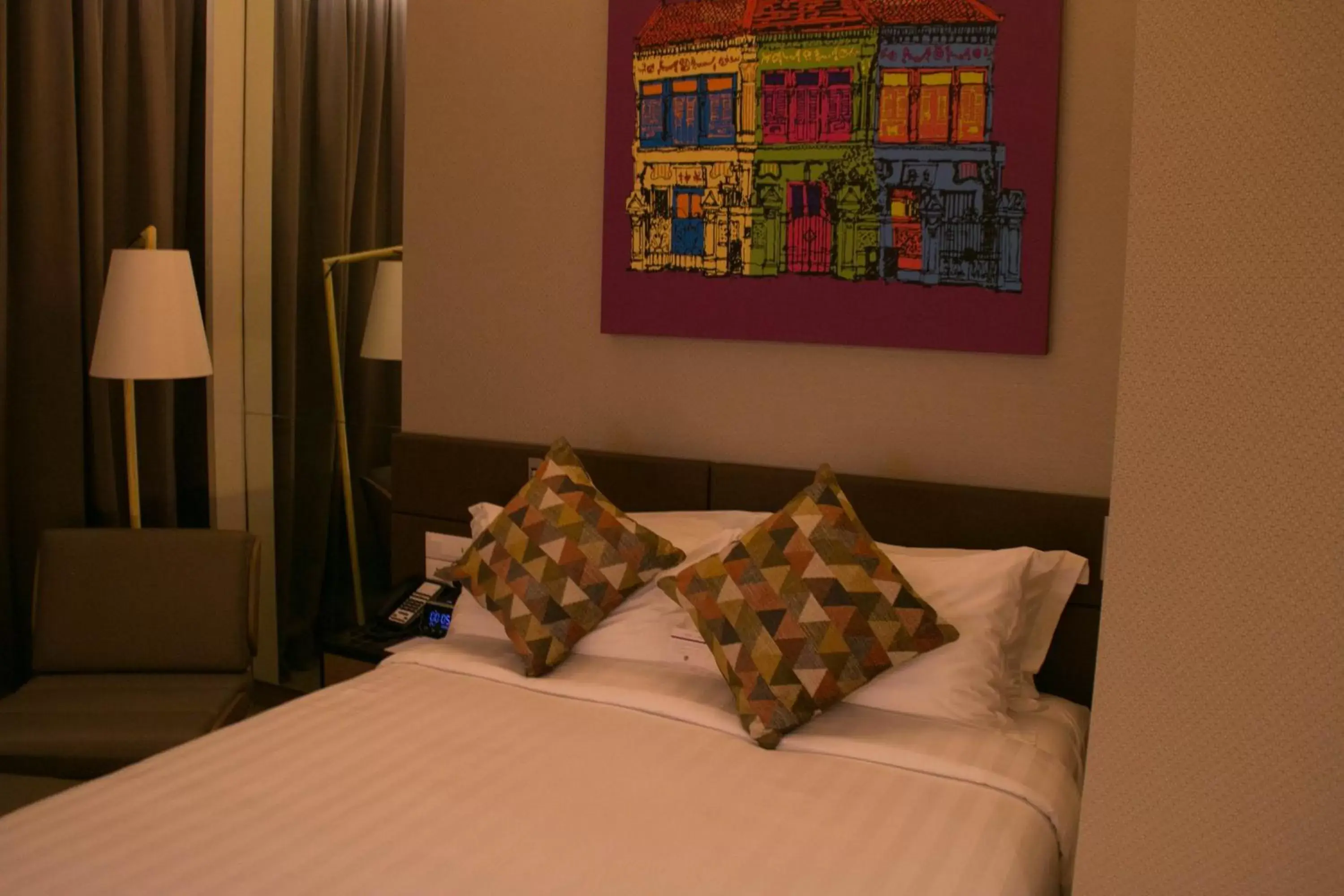 Bedroom, Bed in Mercure Singapore On Stevens