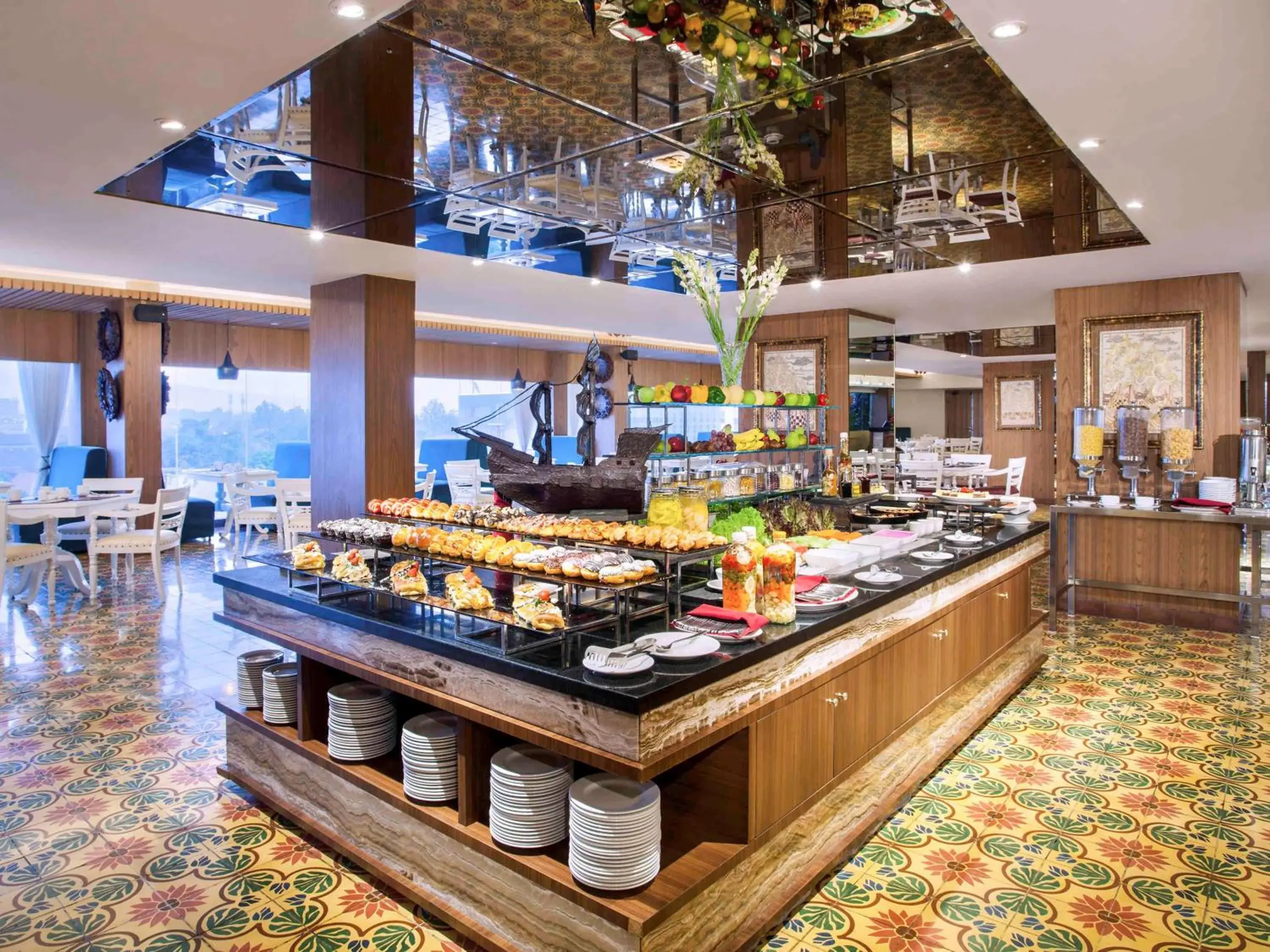 Breakfast, Restaurant/Places to Eat in Grand Mercure Yogyakarta Adi Sucipto