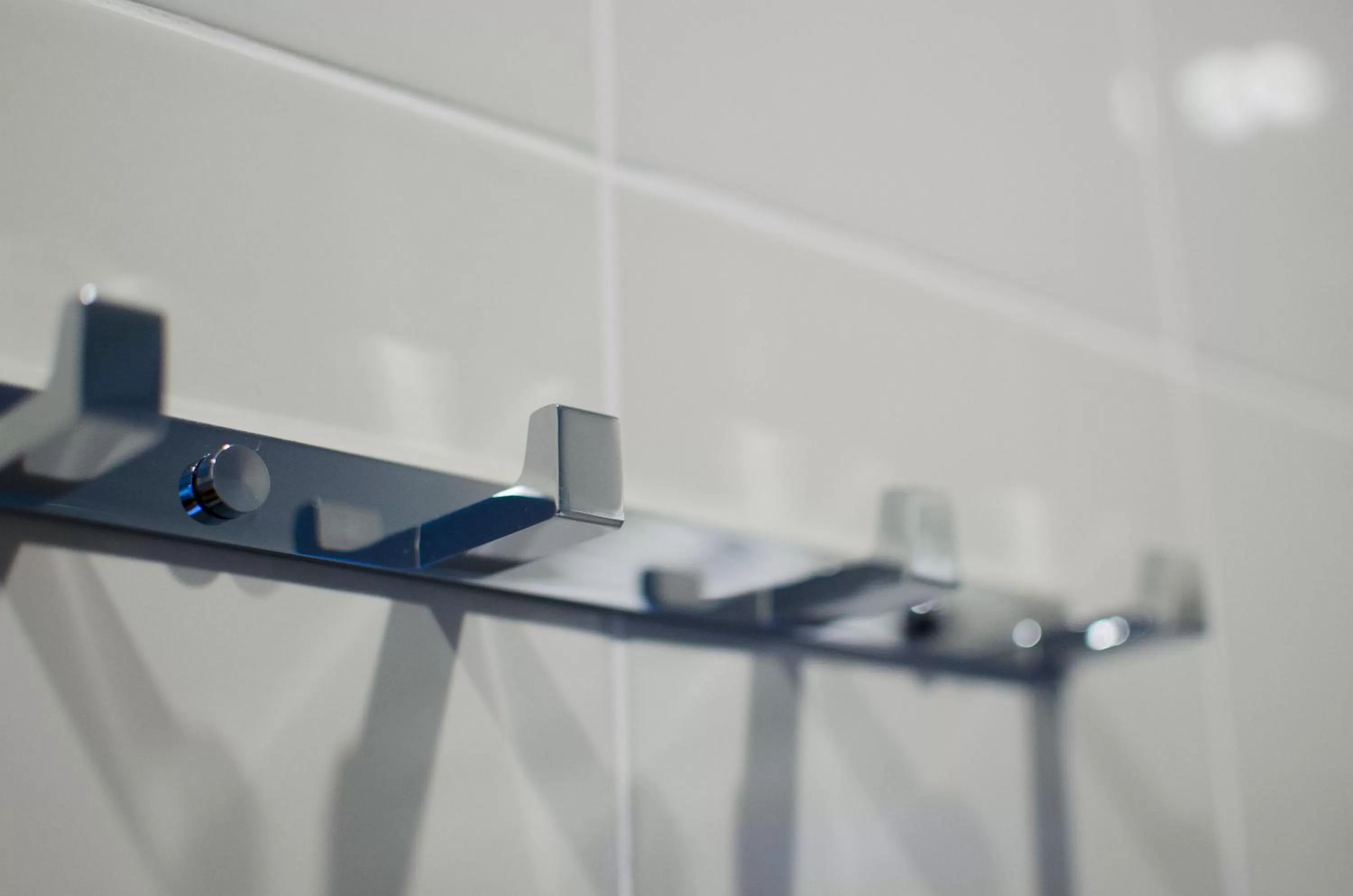 Bathroom in Park Squire Motor Inn & Serviced Apartments