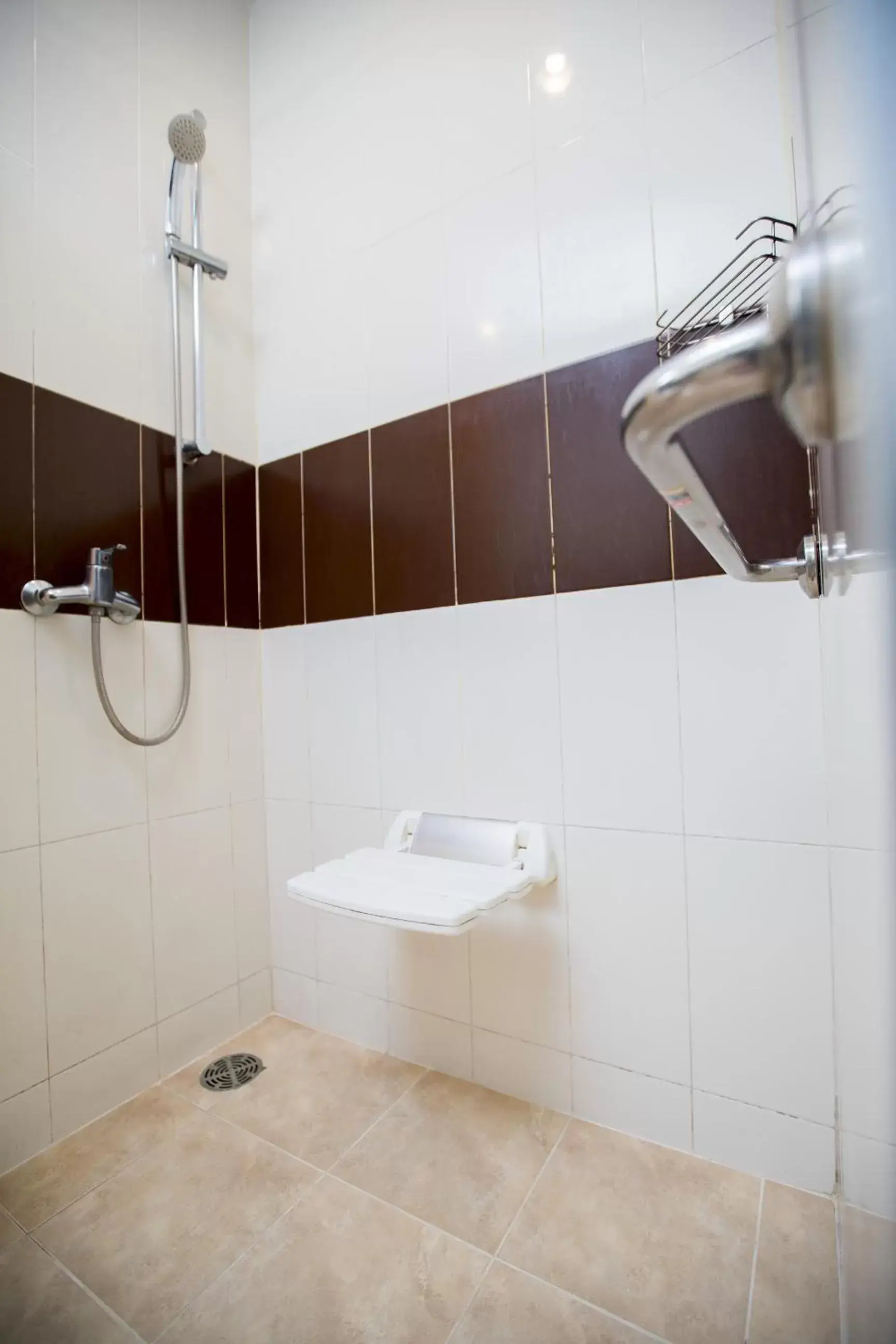 Facility for disabled guests, Bathroom in Phanomrungpuri Hotel Buriram