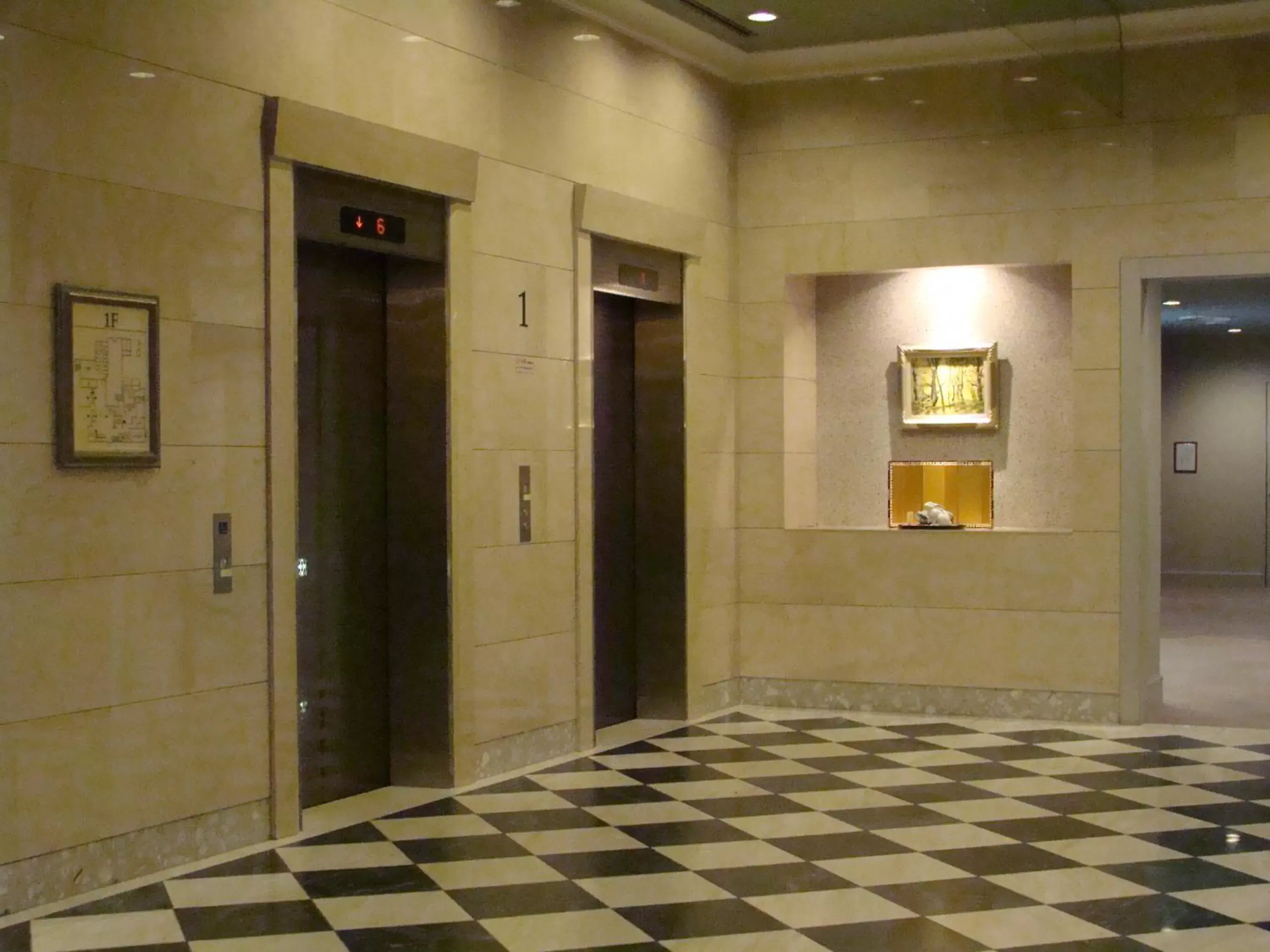 elevator in Hotel Monarque Tottori