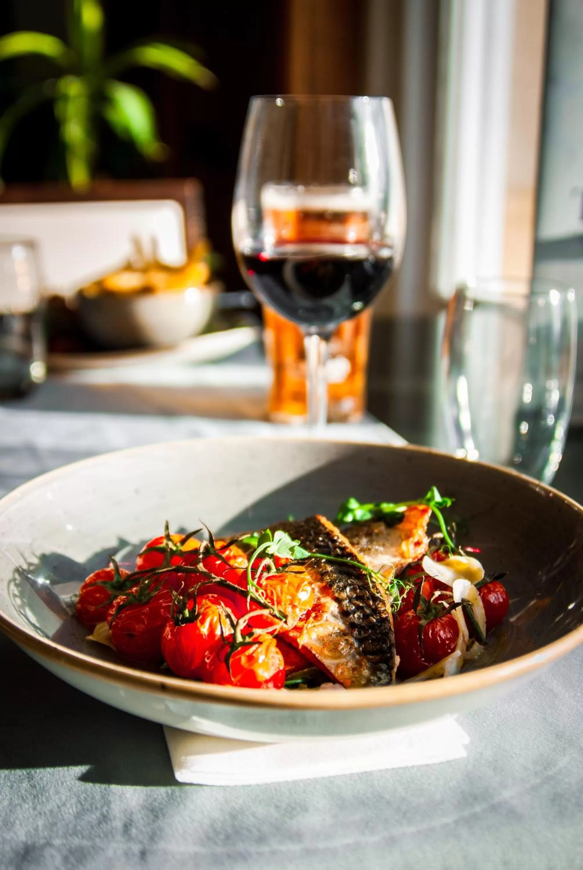 Restaurant/places to eat in Trenython Manor Resort