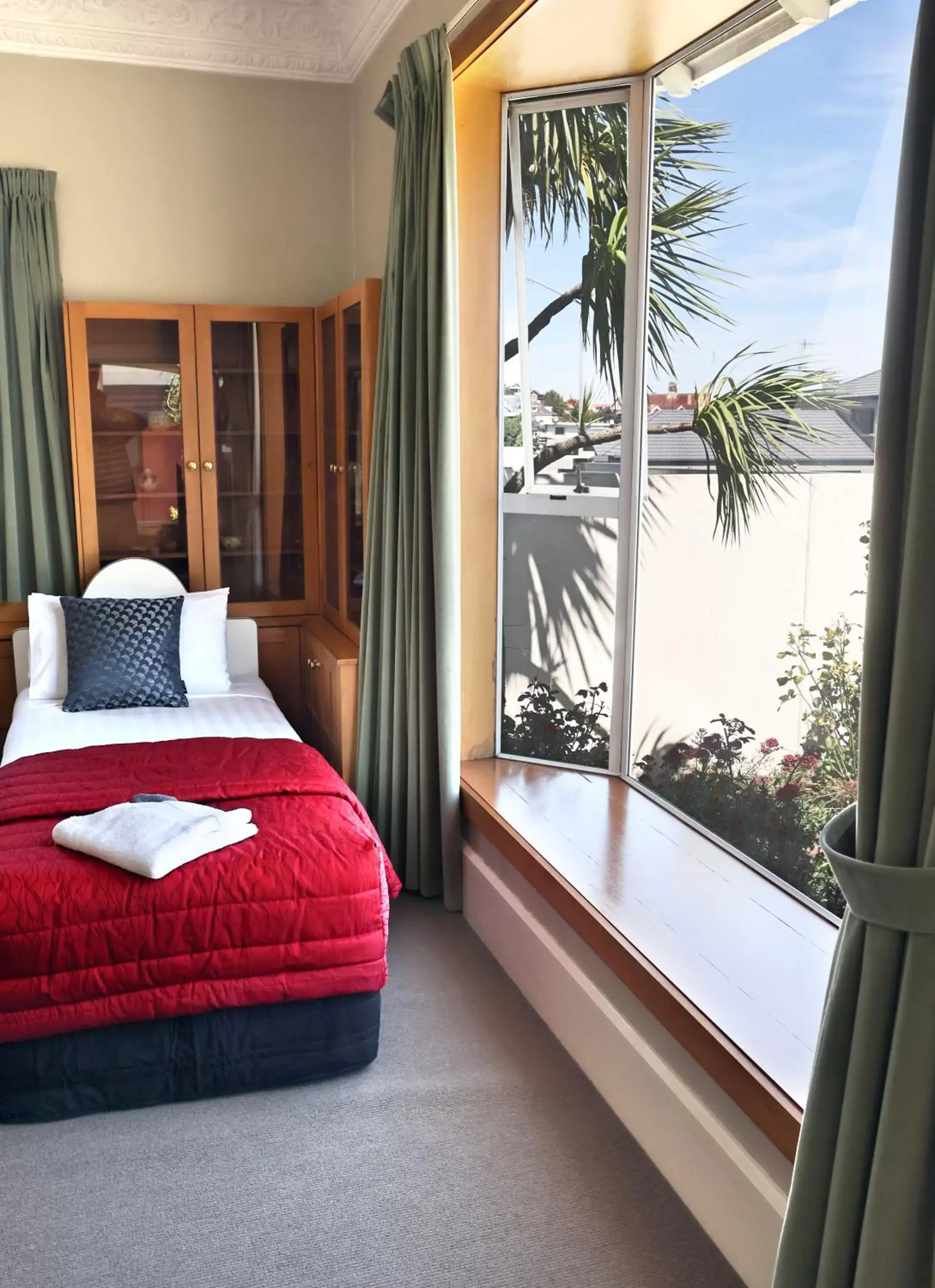 Bed in Baywatch Motor Lodge Bed in Baywatch Motor Lodge