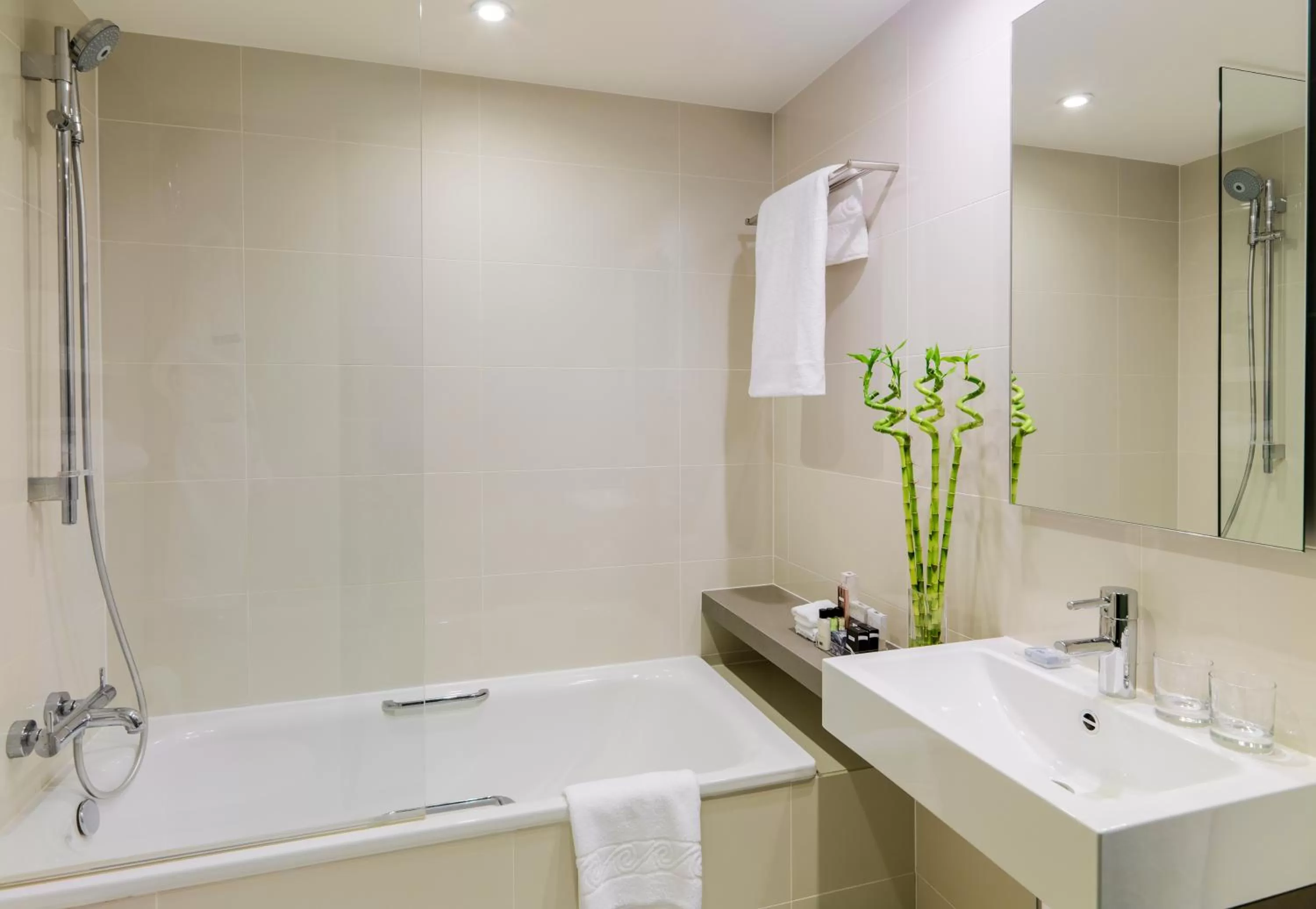 Bathroom in H10 London Waterloo