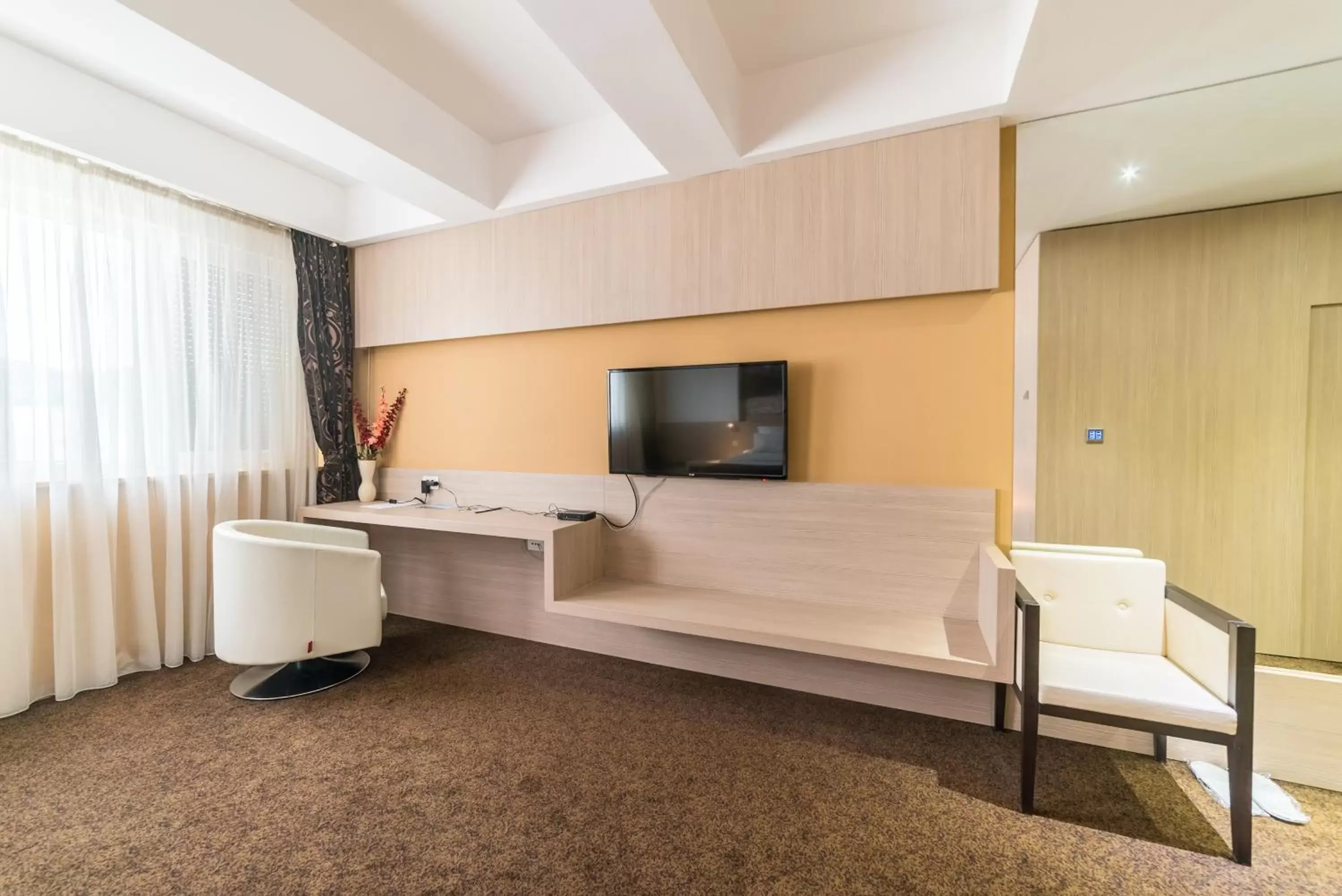 TV/Entertainment Center in City Hotel Mostar