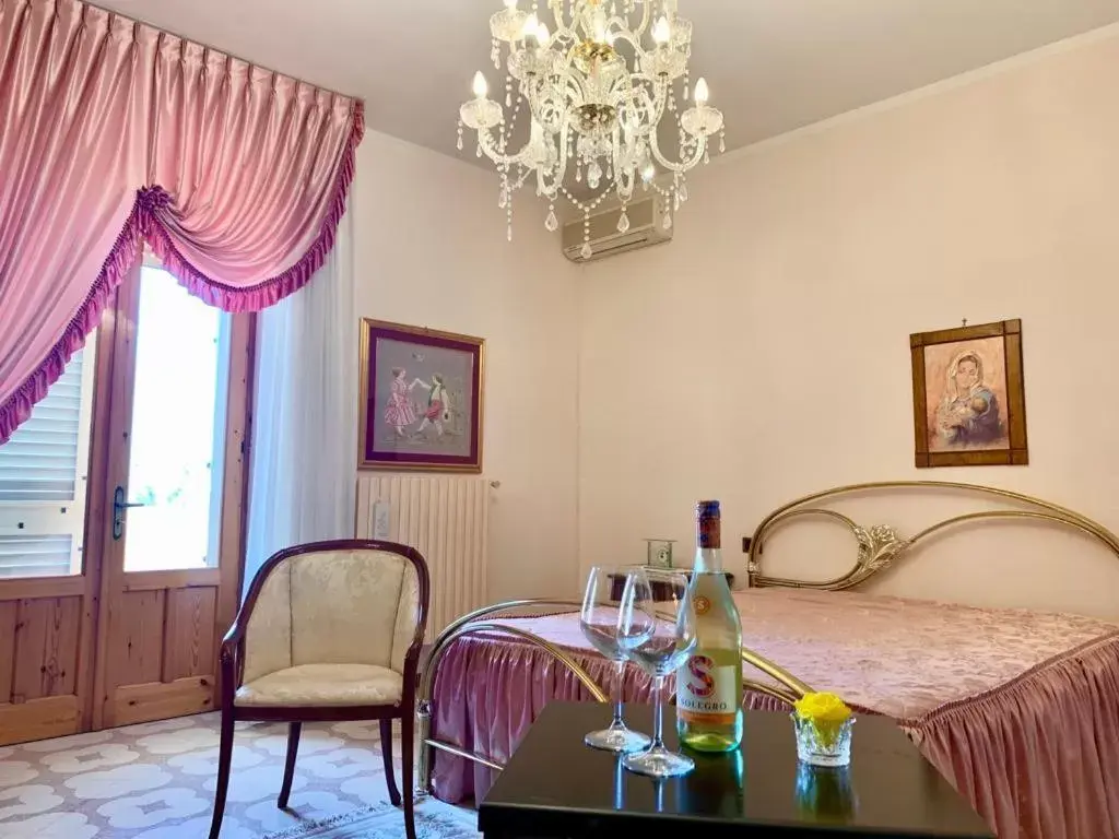 Bedroom, Restaurant/Places to Eat in Bed & Breakfast Acquamarina