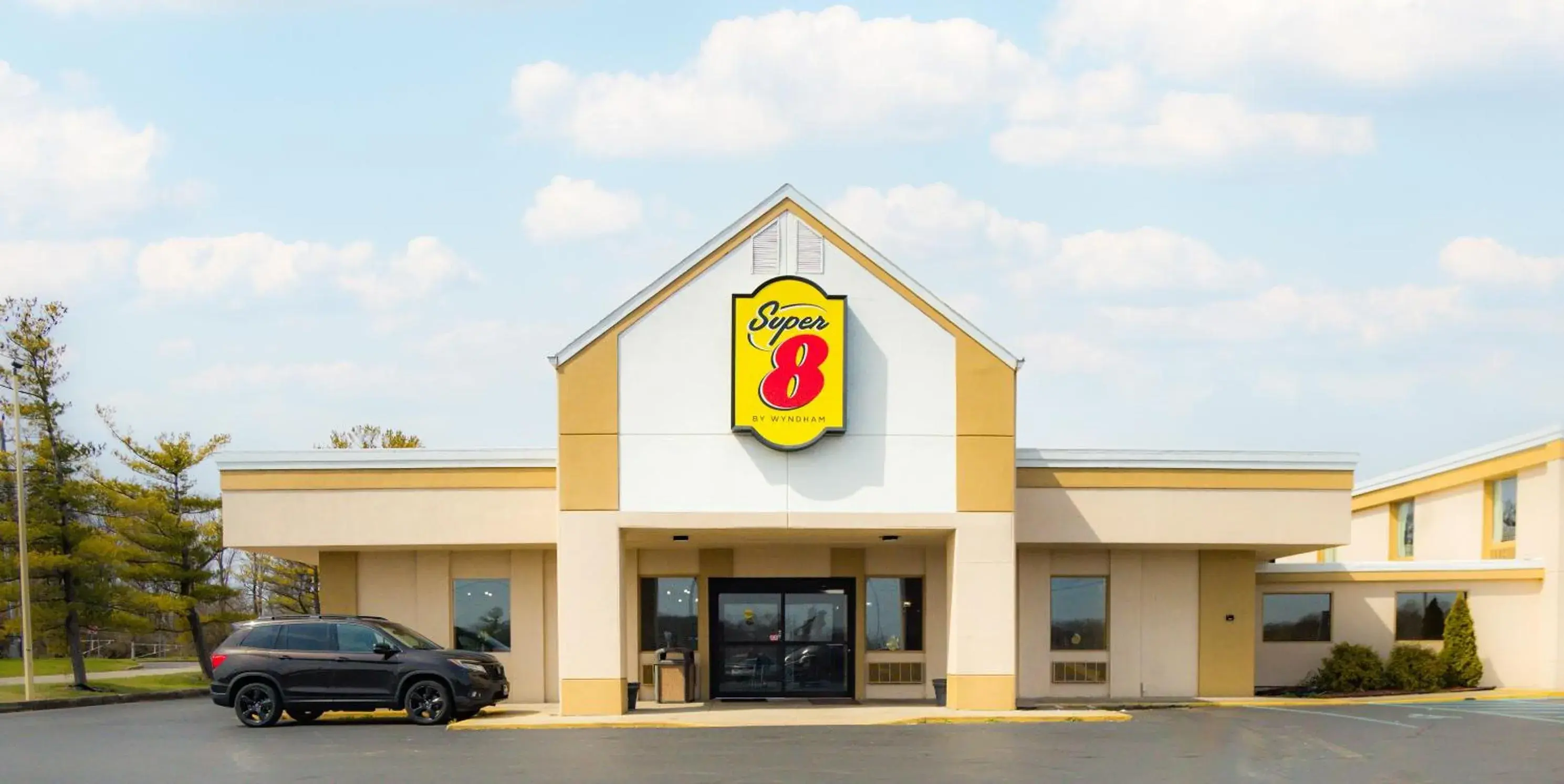 Property Building in Super 8 by Wyndham Indianapolis South