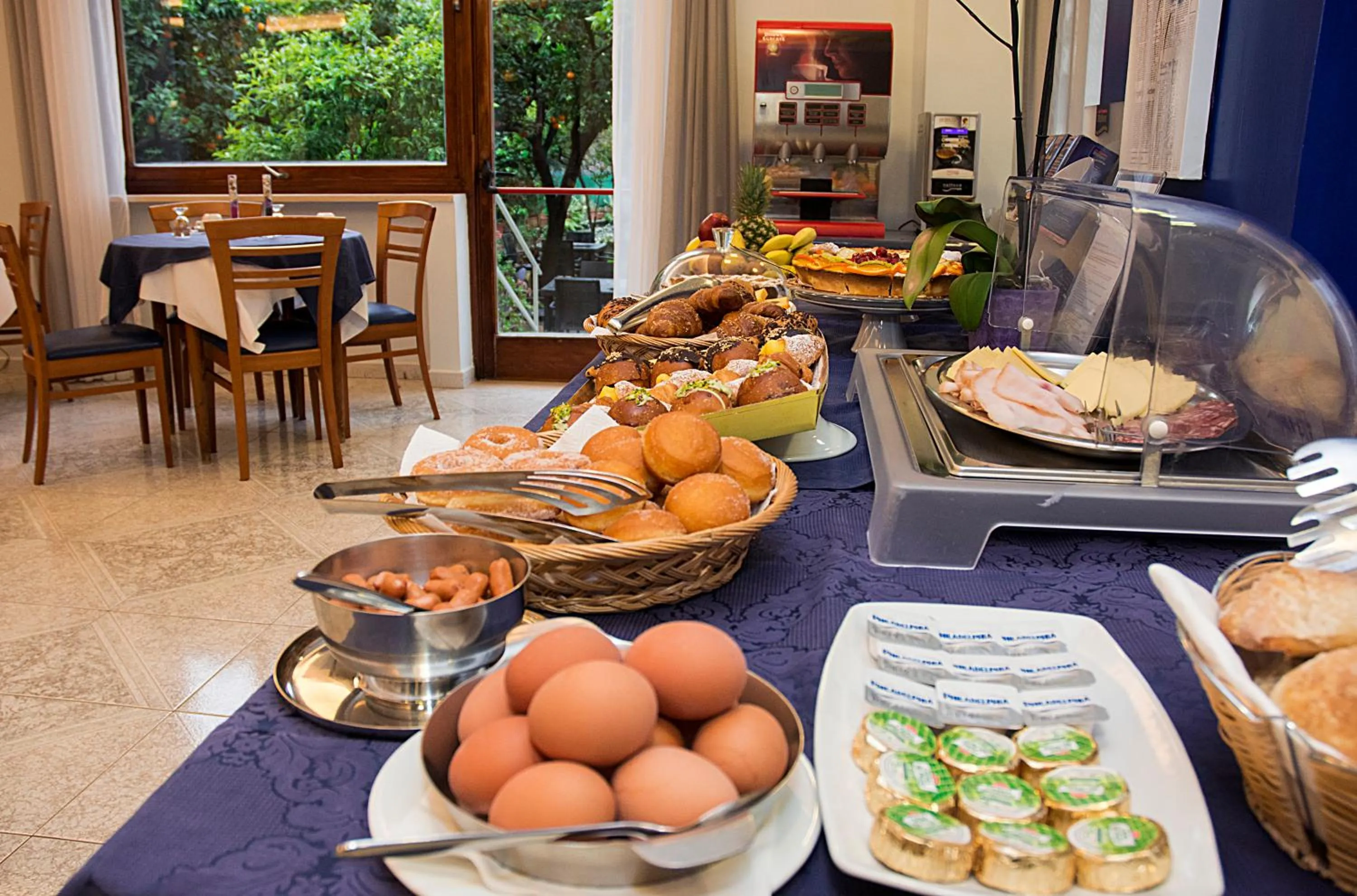 Breakfast in Hotel Leone