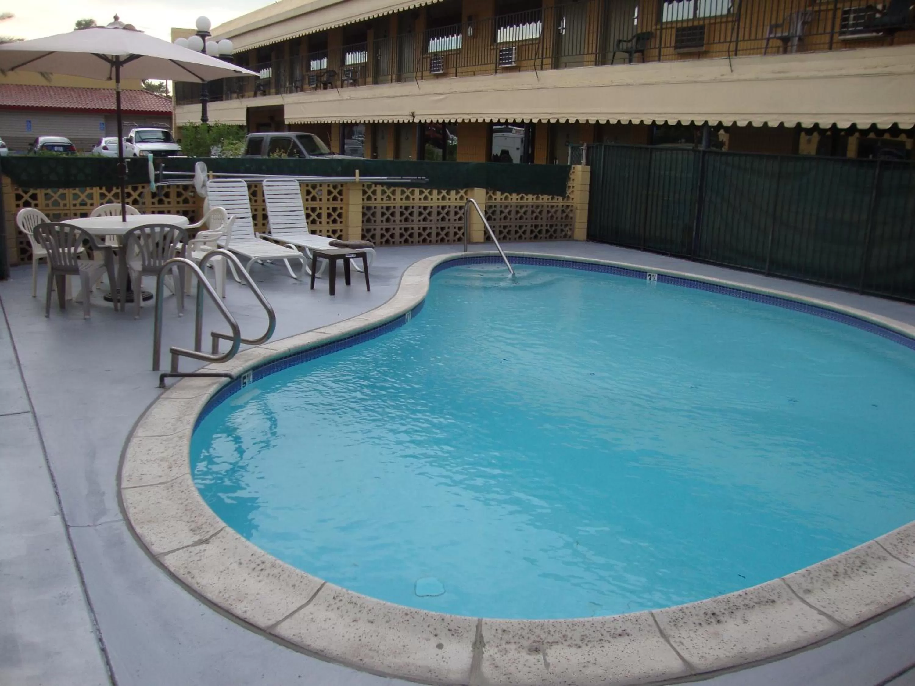 Swimming pool in Townhouse Inn and Suites