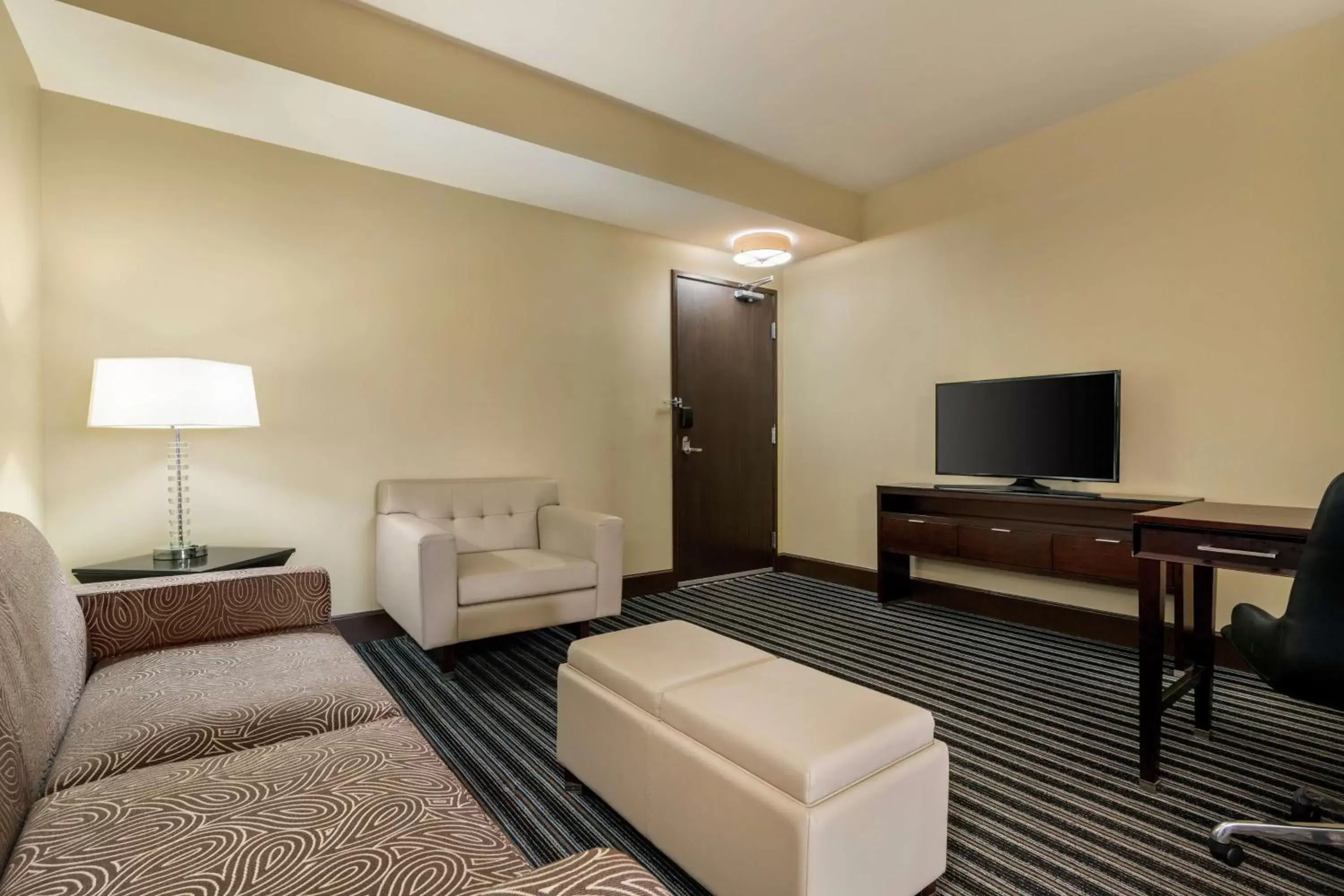 Bedroom, Seating Area in Embassy Suites by Hilton Salt Lake West Valley City