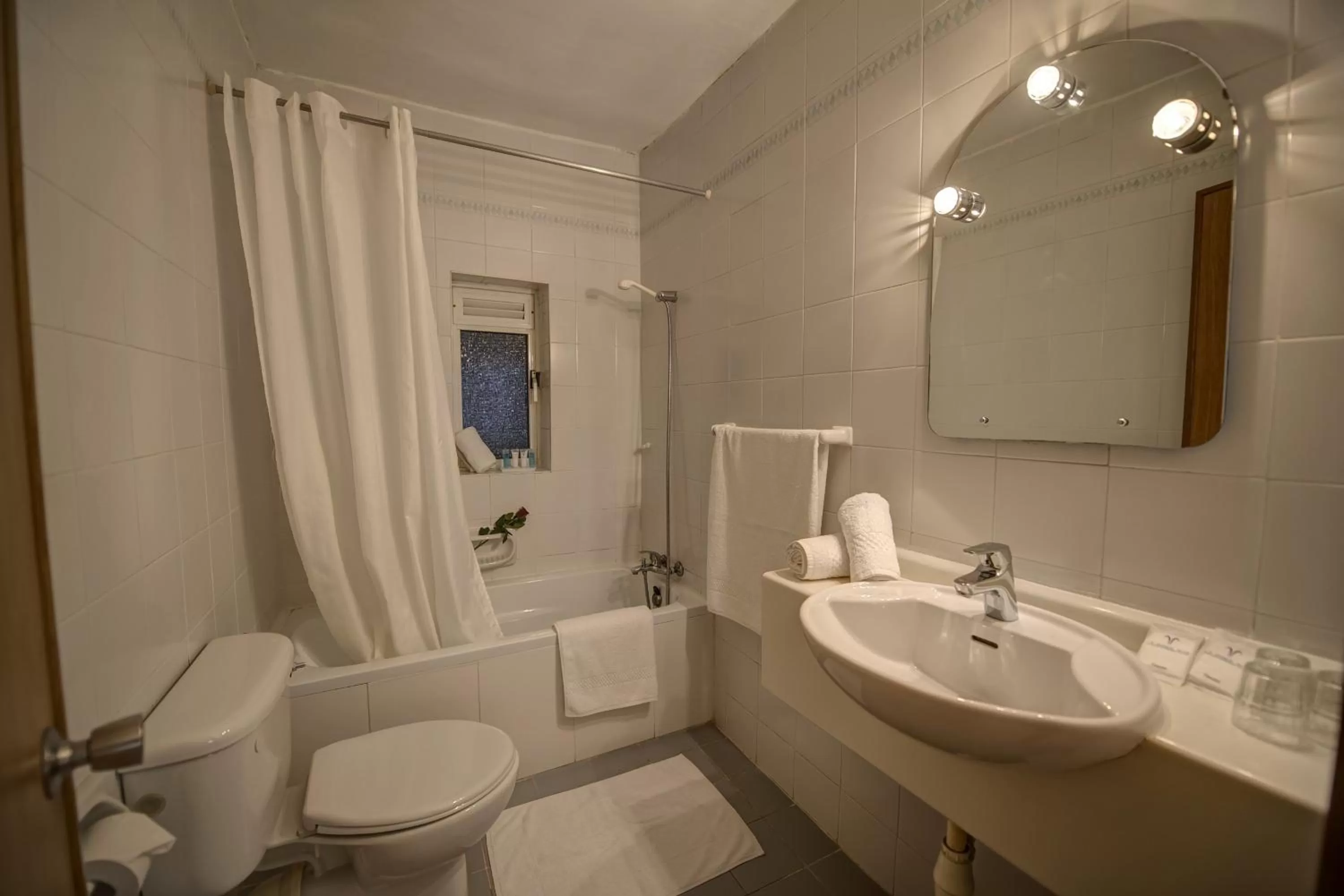 Shower in Sliema Chalet Hotel