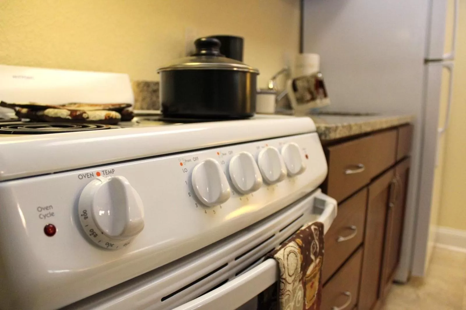 Kitchen or kitchenette in Affordable Suites - Fayetteville/Fort Bragg