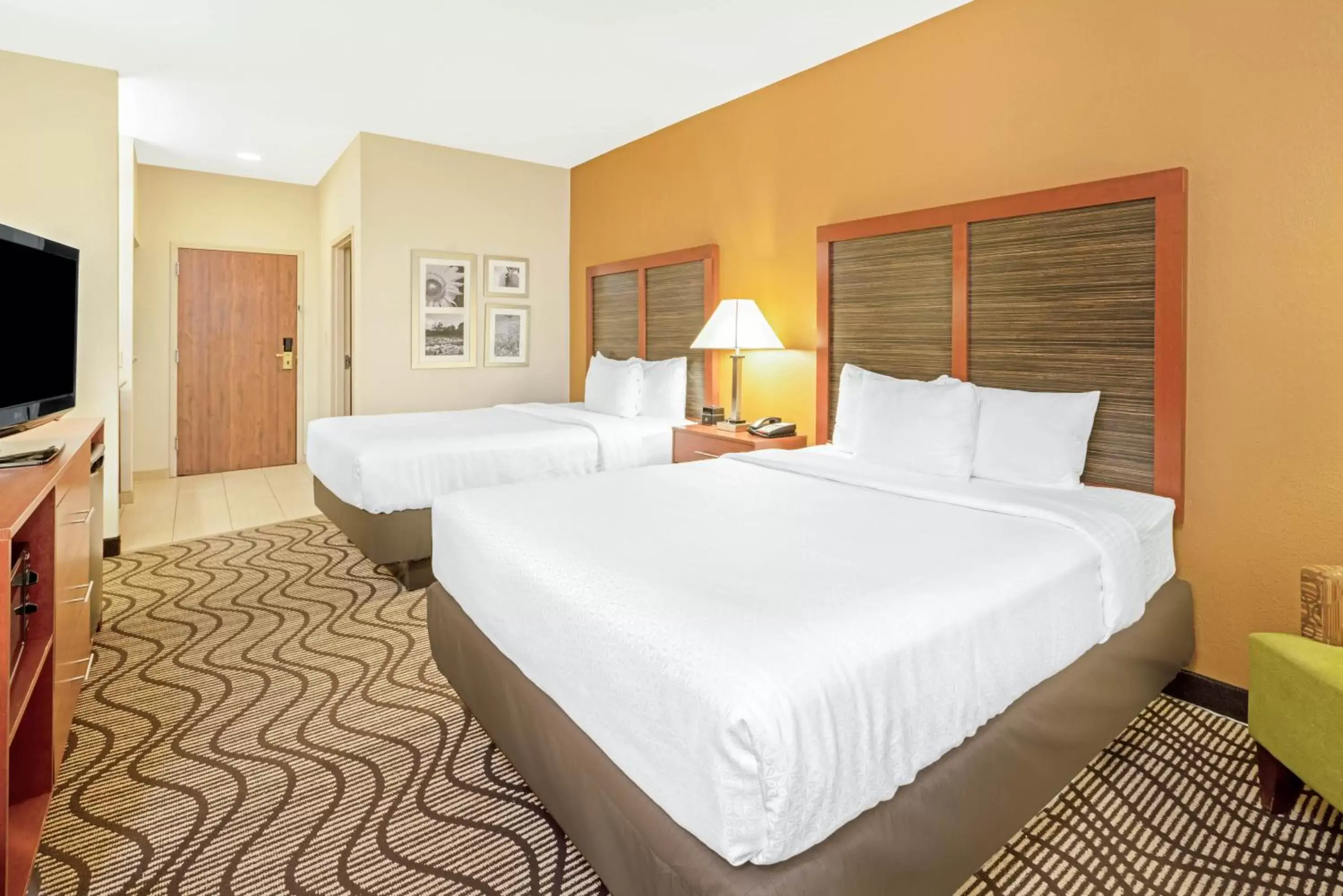 Bed in La Quinta by Wyndham Midwest City - Tinker AFB
