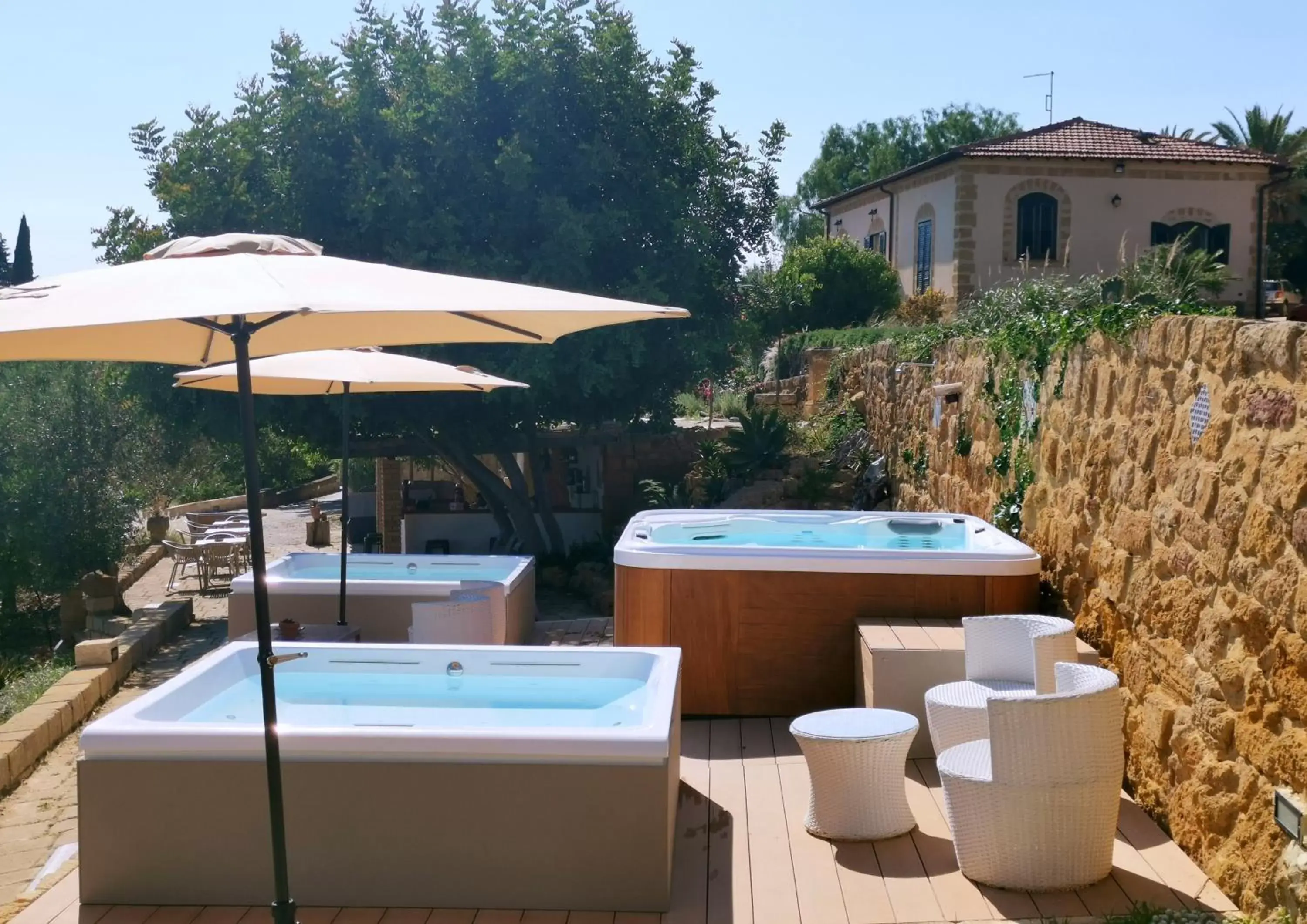 Hot Tub, Swimming Pool in Villa La Lumia B&B Suites & Apartments