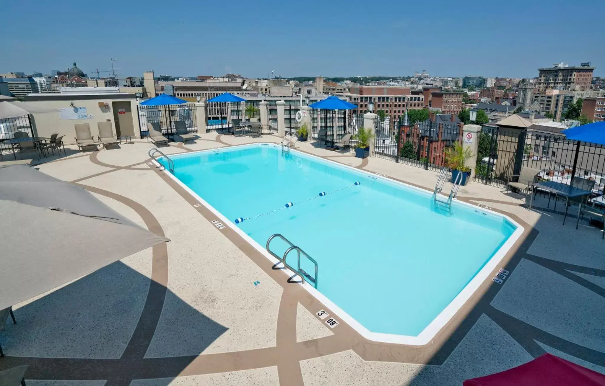 Swimming pool, Pool View in Holiday Inn Washington-Central/White House, an IHG Hotel