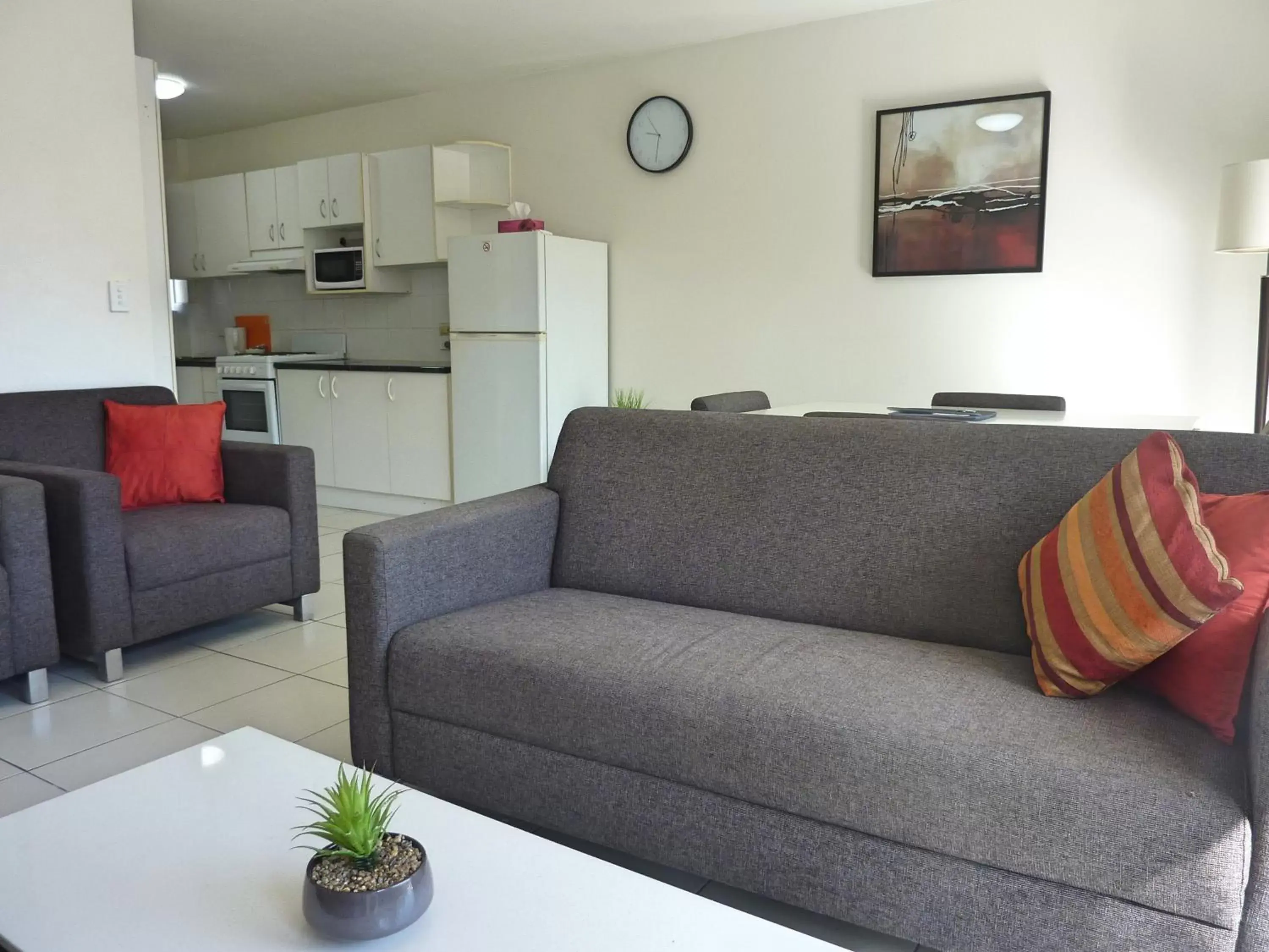 Kitchen or kitchenette, Seating Area in Jadran Motel & El Jays Holiday Lodge