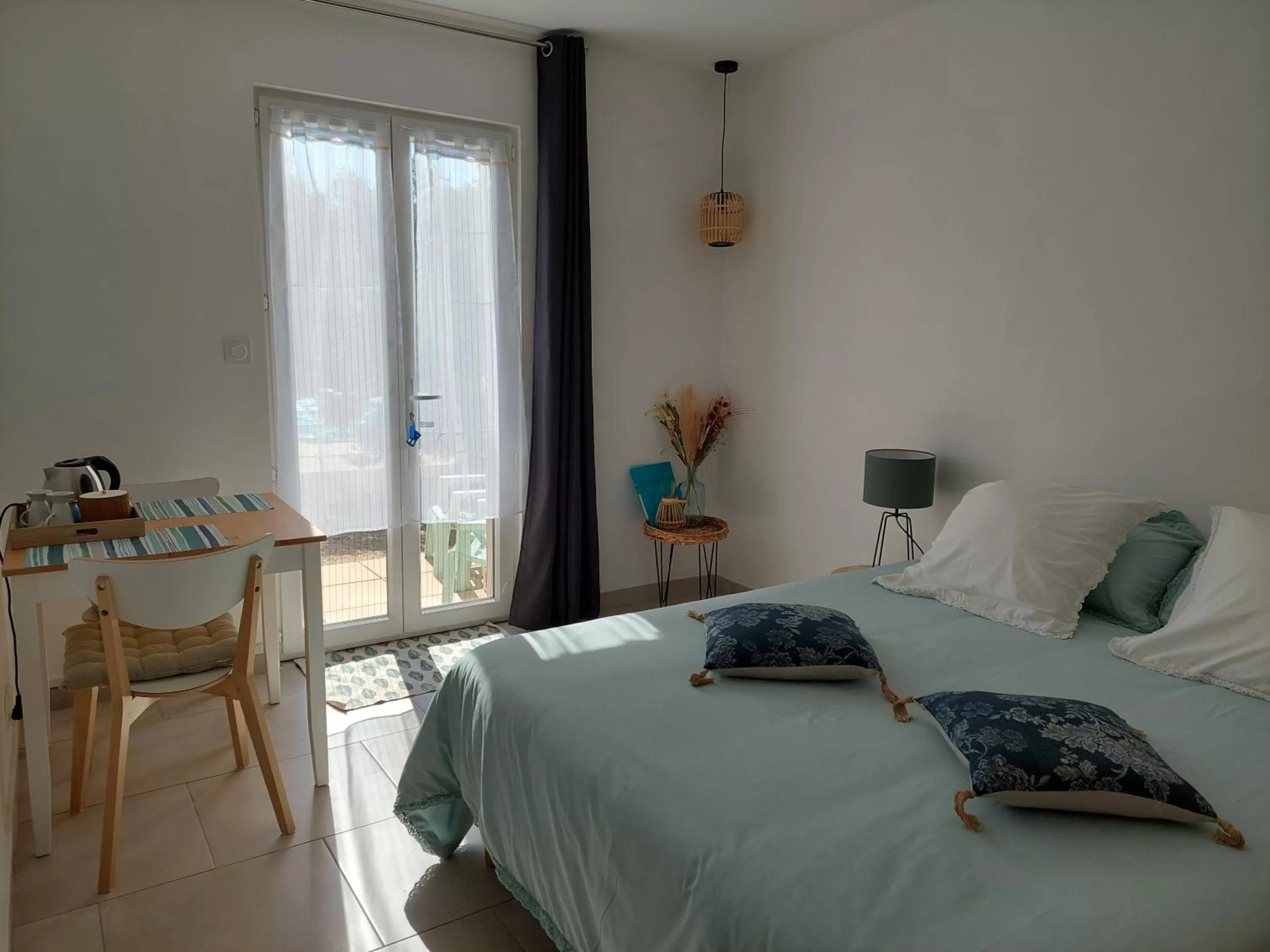 Bedroom, Bed in Maison d'Hôtes & Spa La Chêneraie-Provence Ventoux