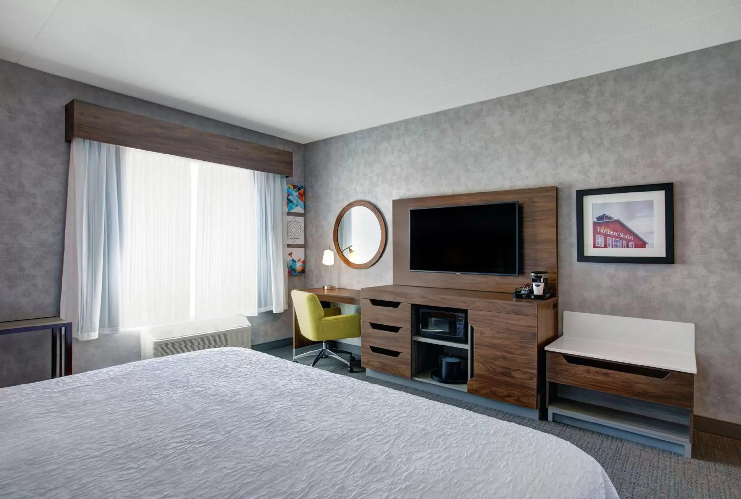 Bedroom, Bed in Hampton Inn & Suites By Hilton Waterloo St. Jacobs
