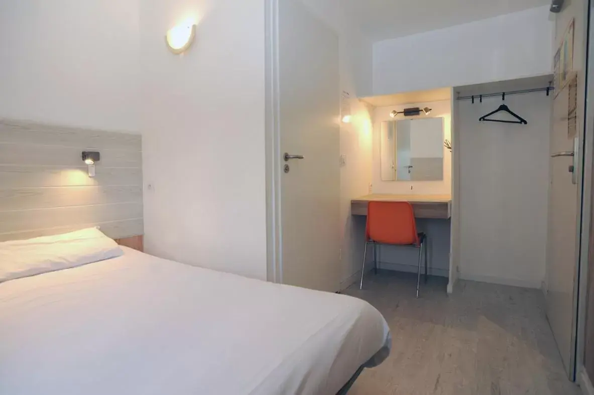 Bed in Fasthotel La Roche-sur-Yon