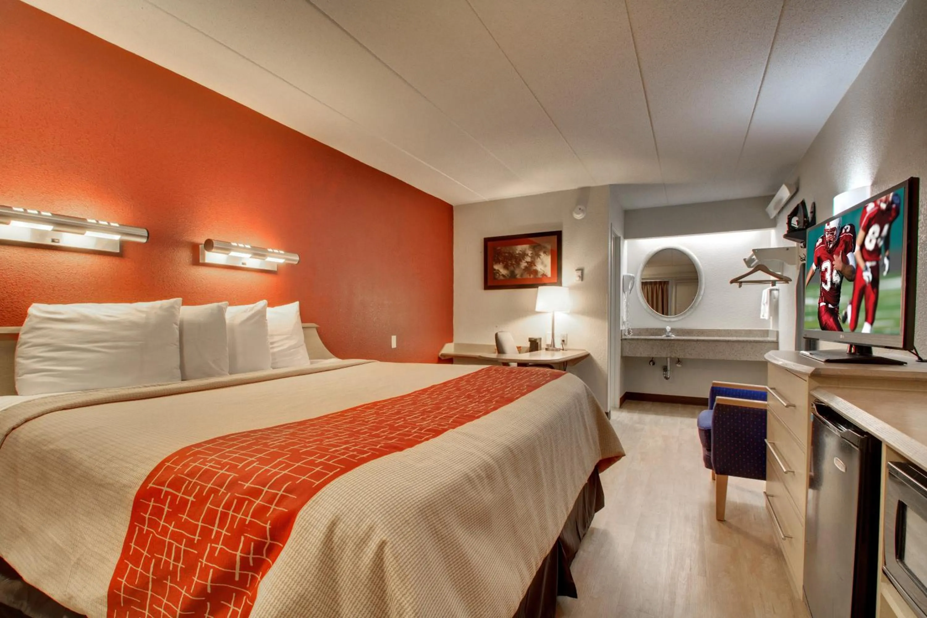 Superior King Room Smoke Free in Red Roof Inn St Louis - Westport