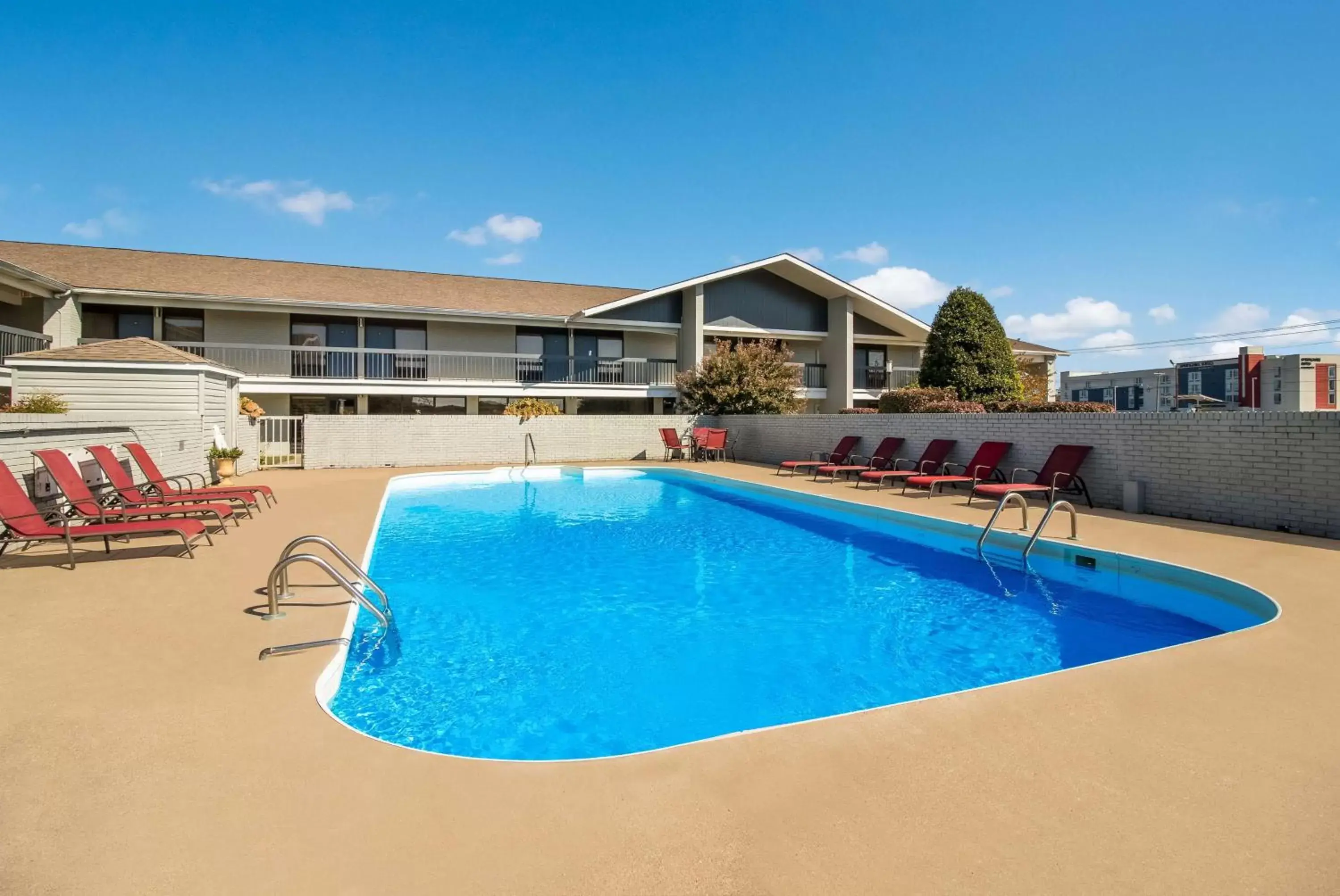 Pool view, Swimming Pool in Best Western University Inn