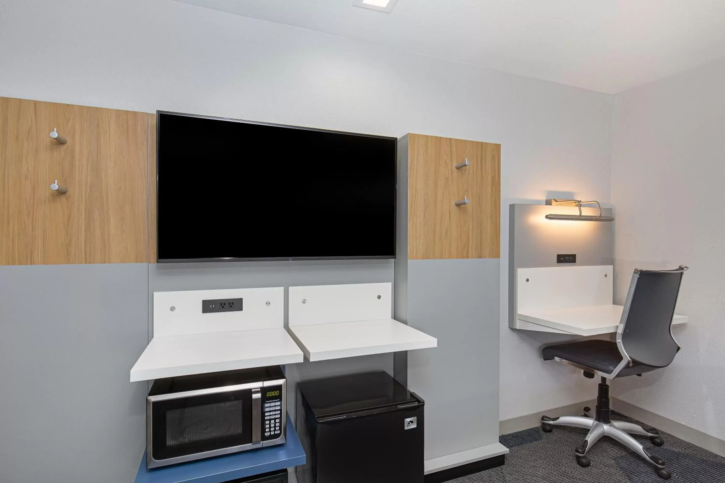 TV/Entertainment Center in Microtel Inn & Suites by Wyndham Manchester - Newly Renovated