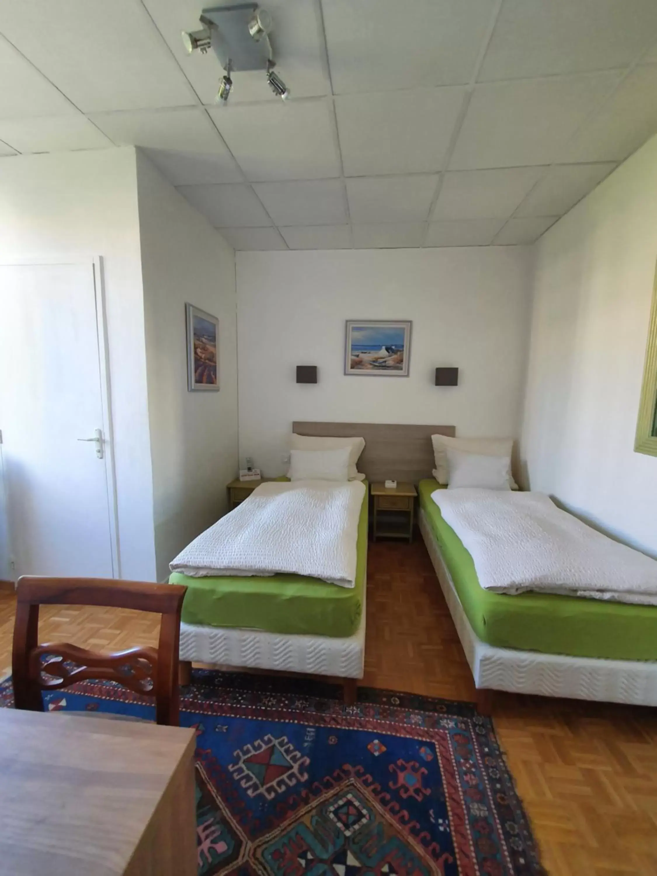 Triple or Twin Room in Logis Hôtel Villa Victorine Triple or Twin Room in Logis Hôtel Villa Victorine