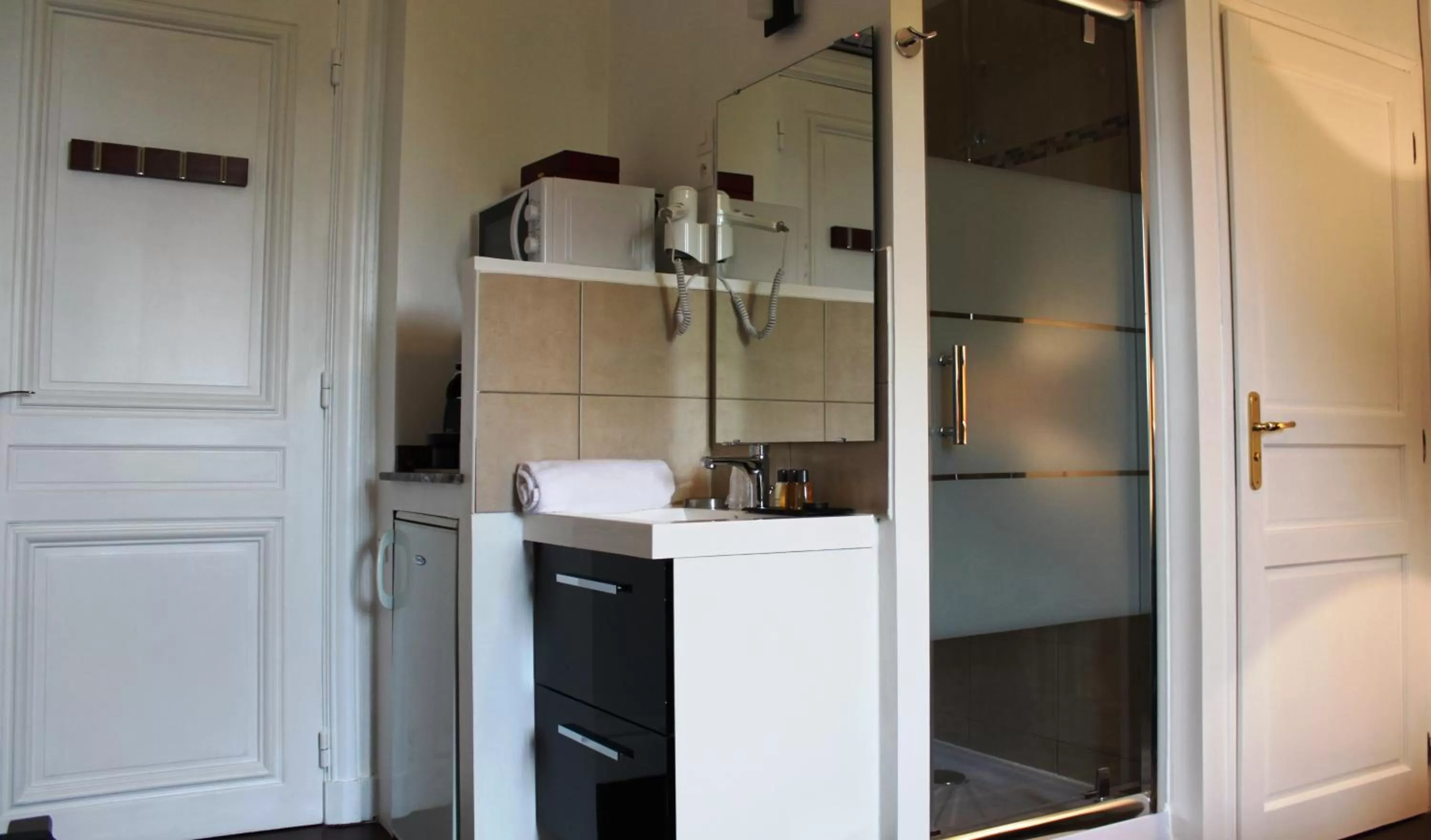 Kitchen or kitchenette in Résidence et Chambres d'Hôtes de La Porte d'Arras