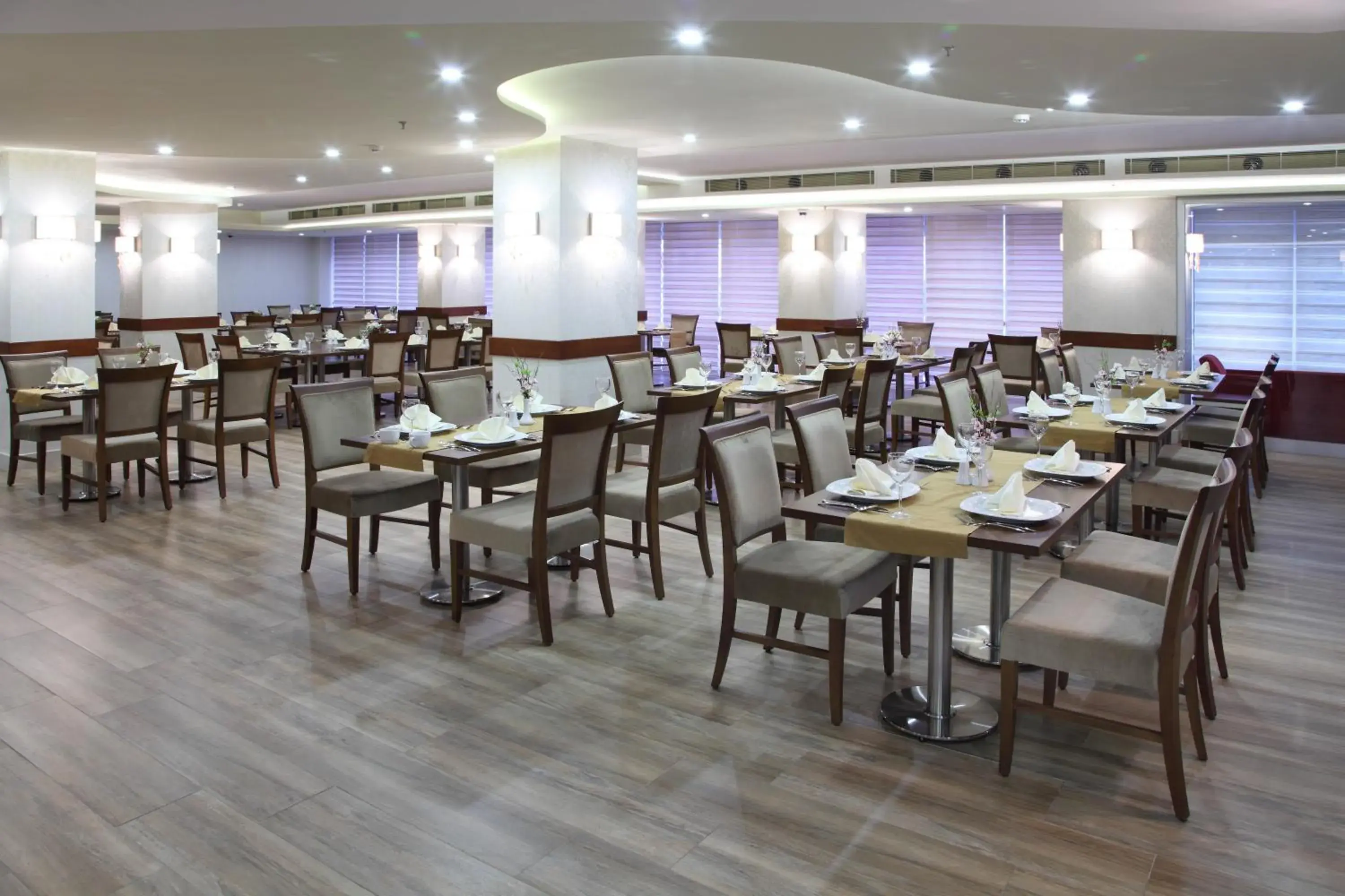 Restaurant/Places to Eat in Hotel Senbayrak City