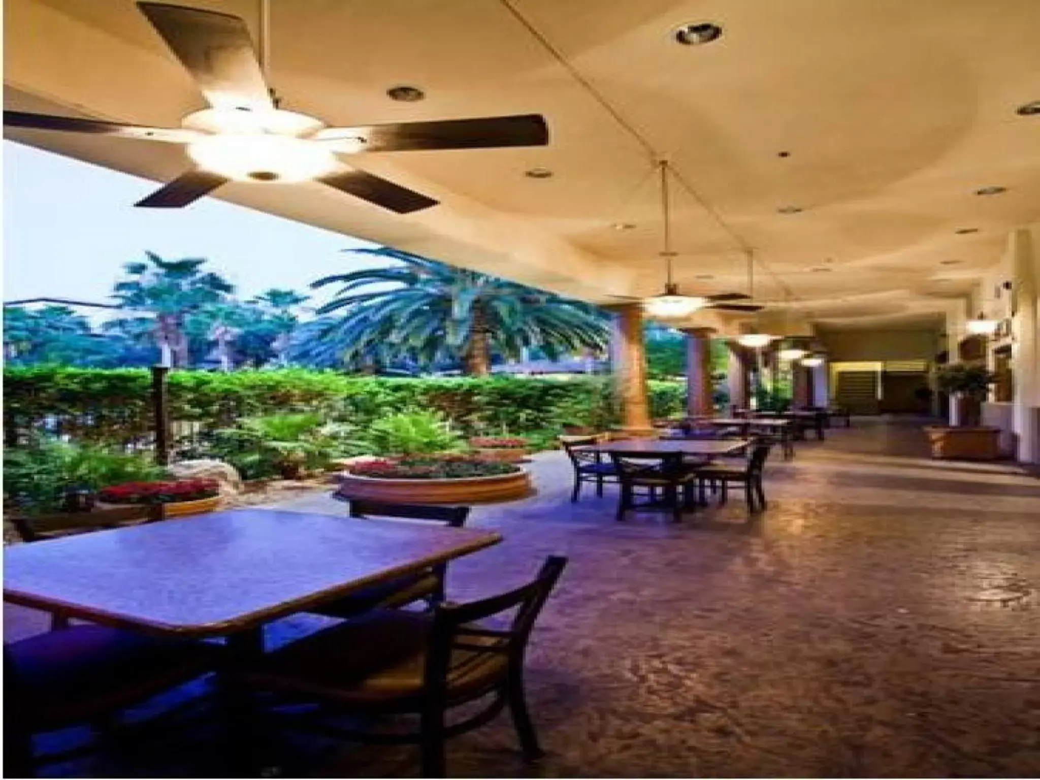 Patio, Restaurant/Places to Eat in Tuscany Suites & Casino