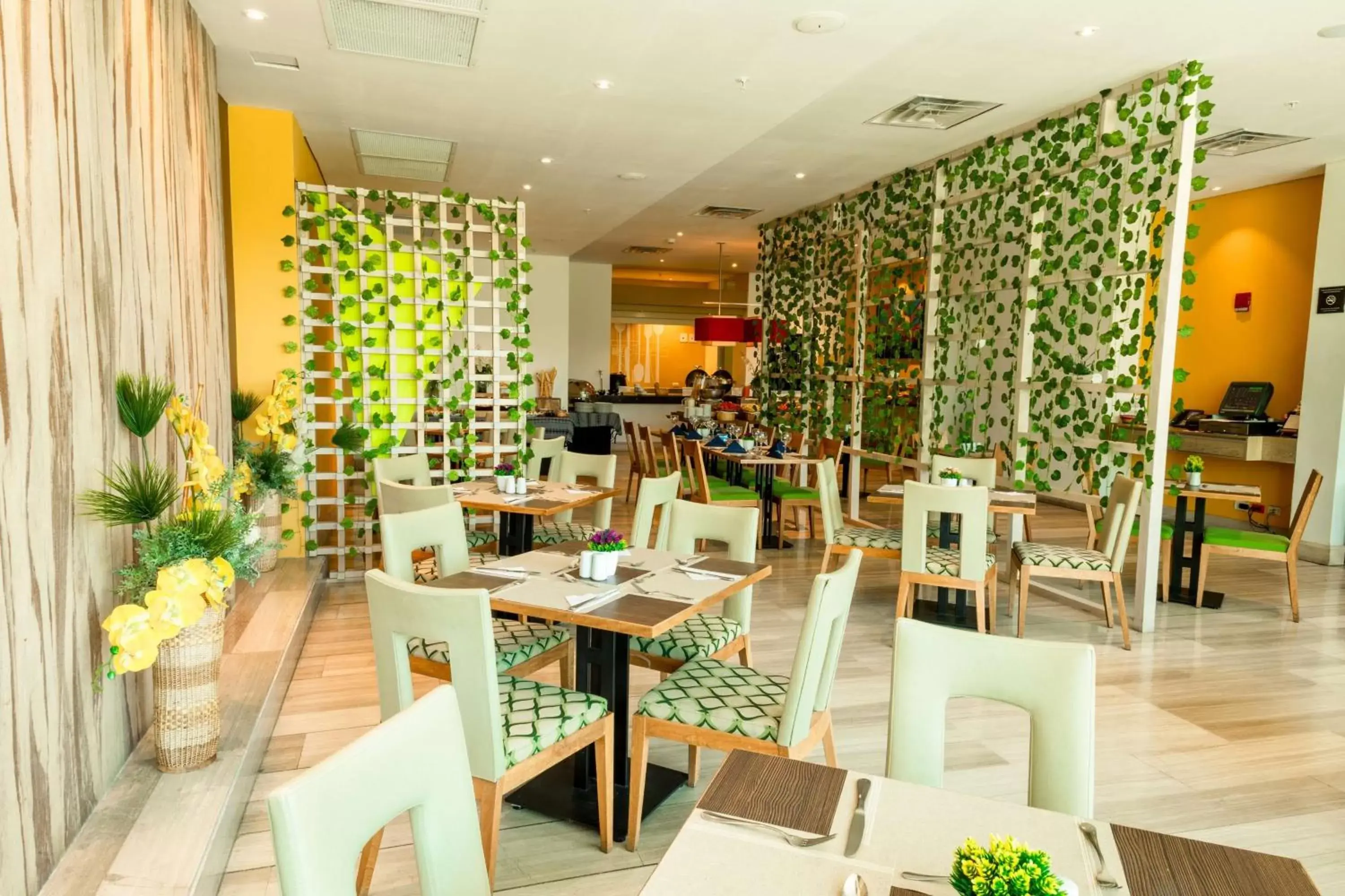Lounge or bar, Restaurant/Places to Eat in Hilton Garden Inn Barranquilla