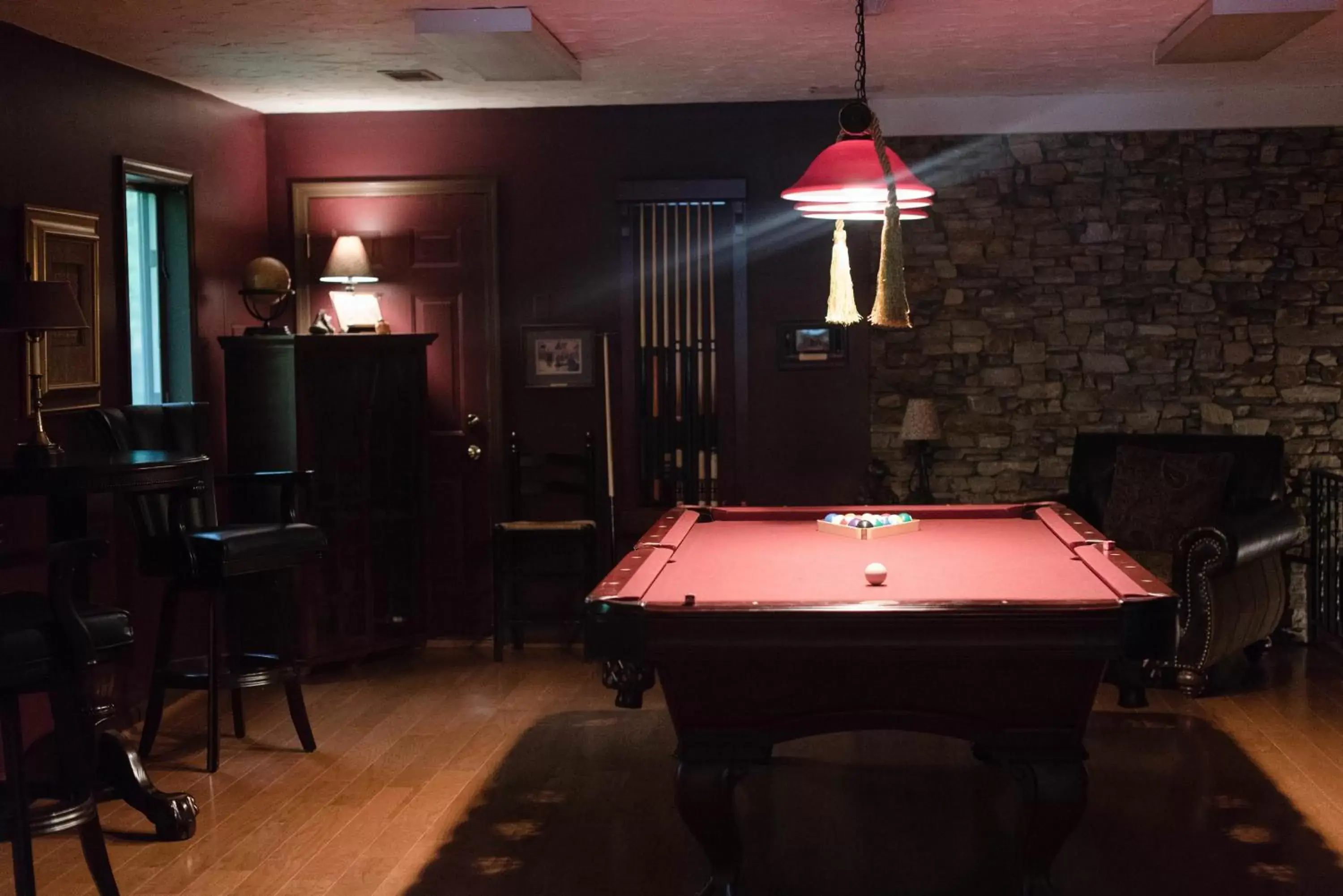 Communal lounge/ TV room, Billiards in The Inn at White Oak