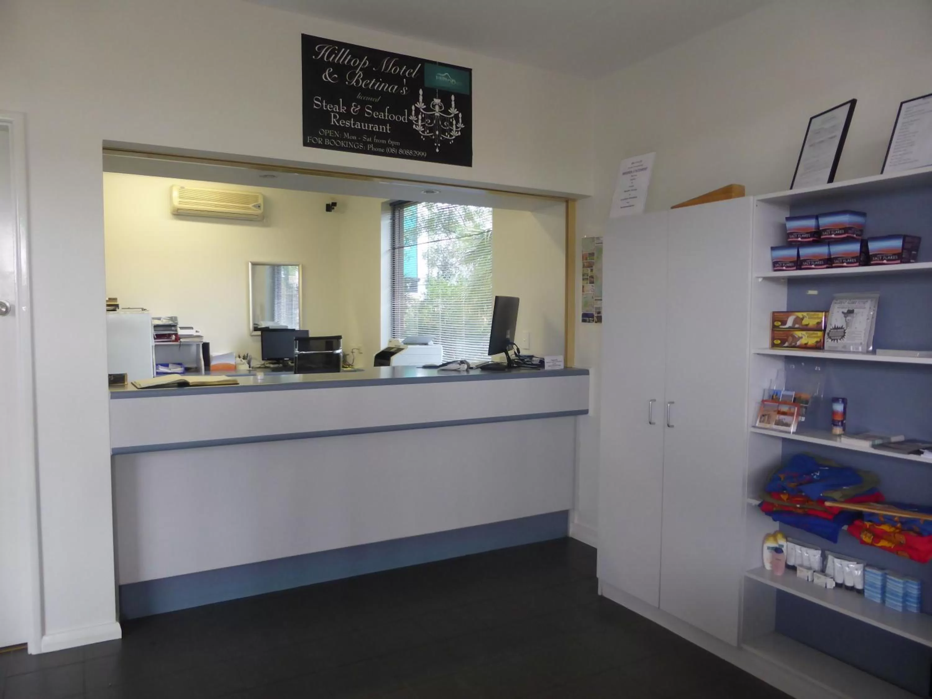 Lobby or reception in Hilltop Motel