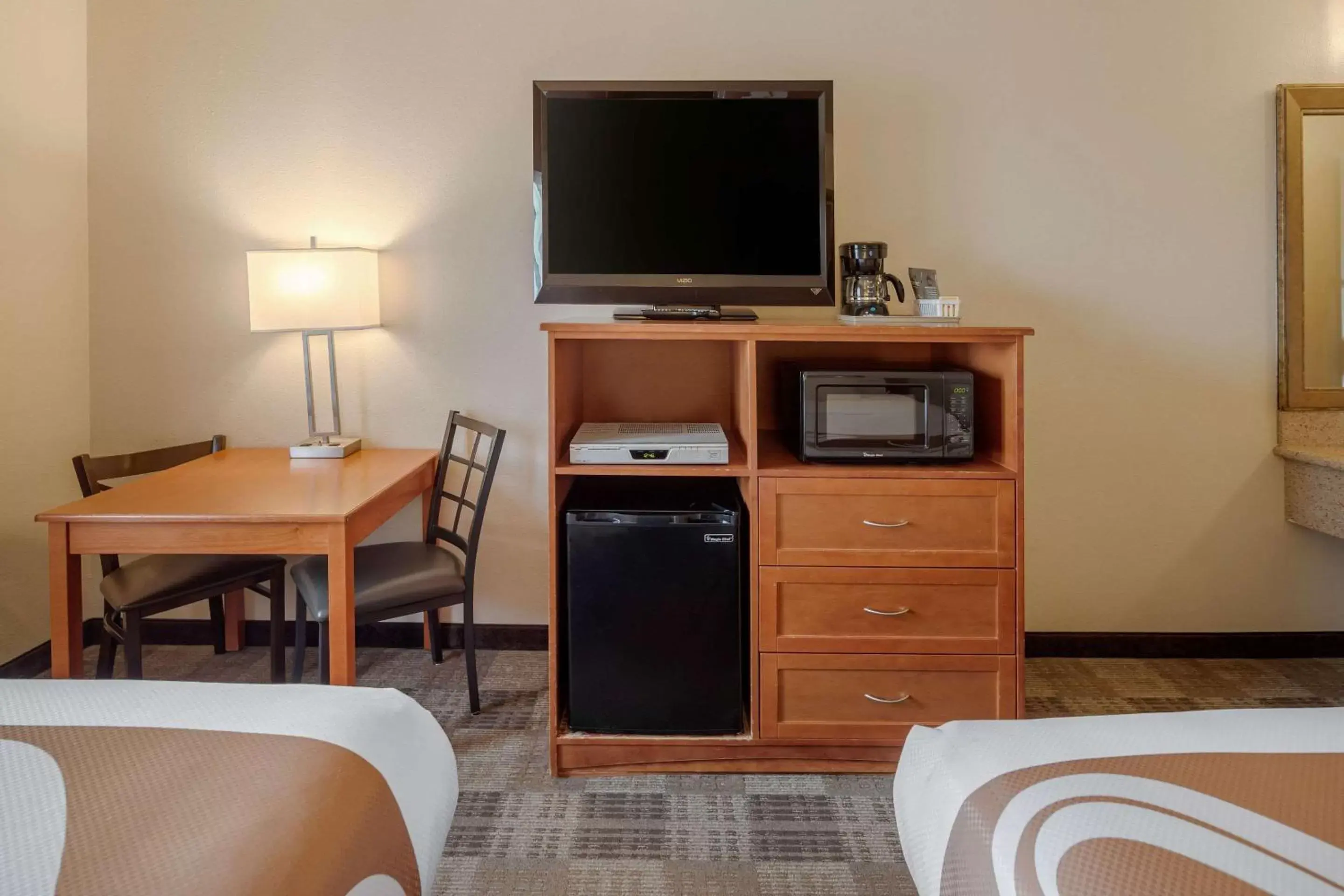 Photo of the whole room, TV/Entertainment Center in Quality Inn Kenai