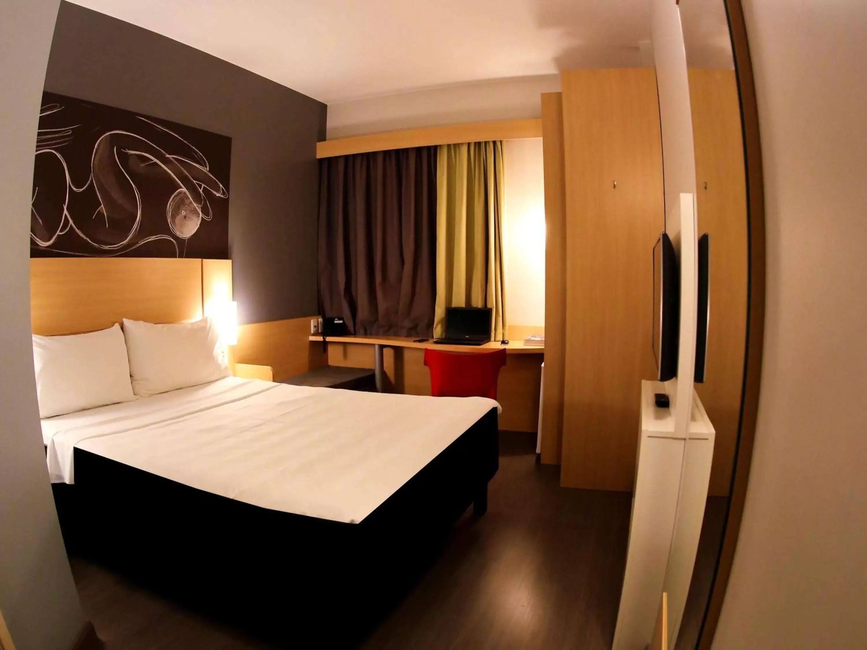 Photo of the whole room, Bed in ibis Jatai