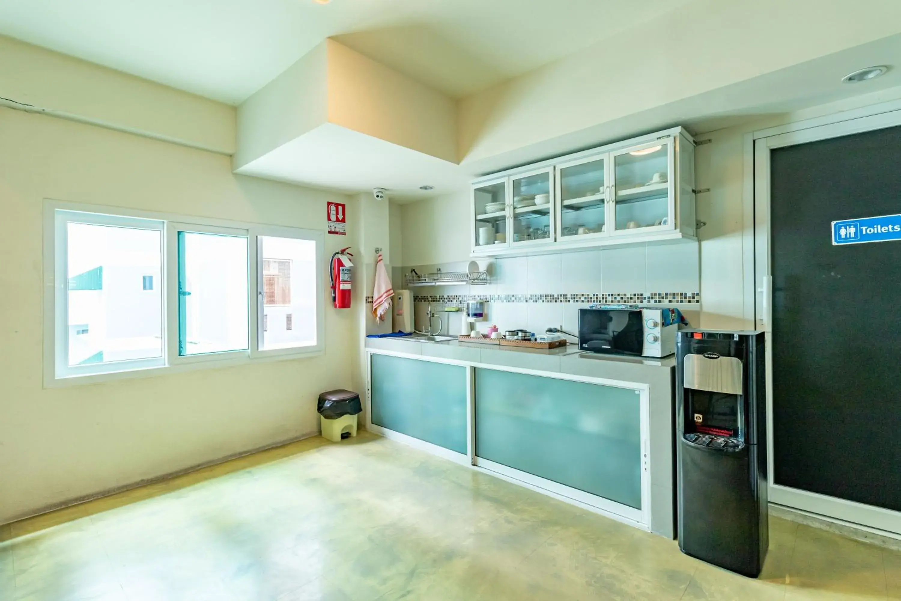 Kitchen/Kitchenette in Sleep Dee Hostel